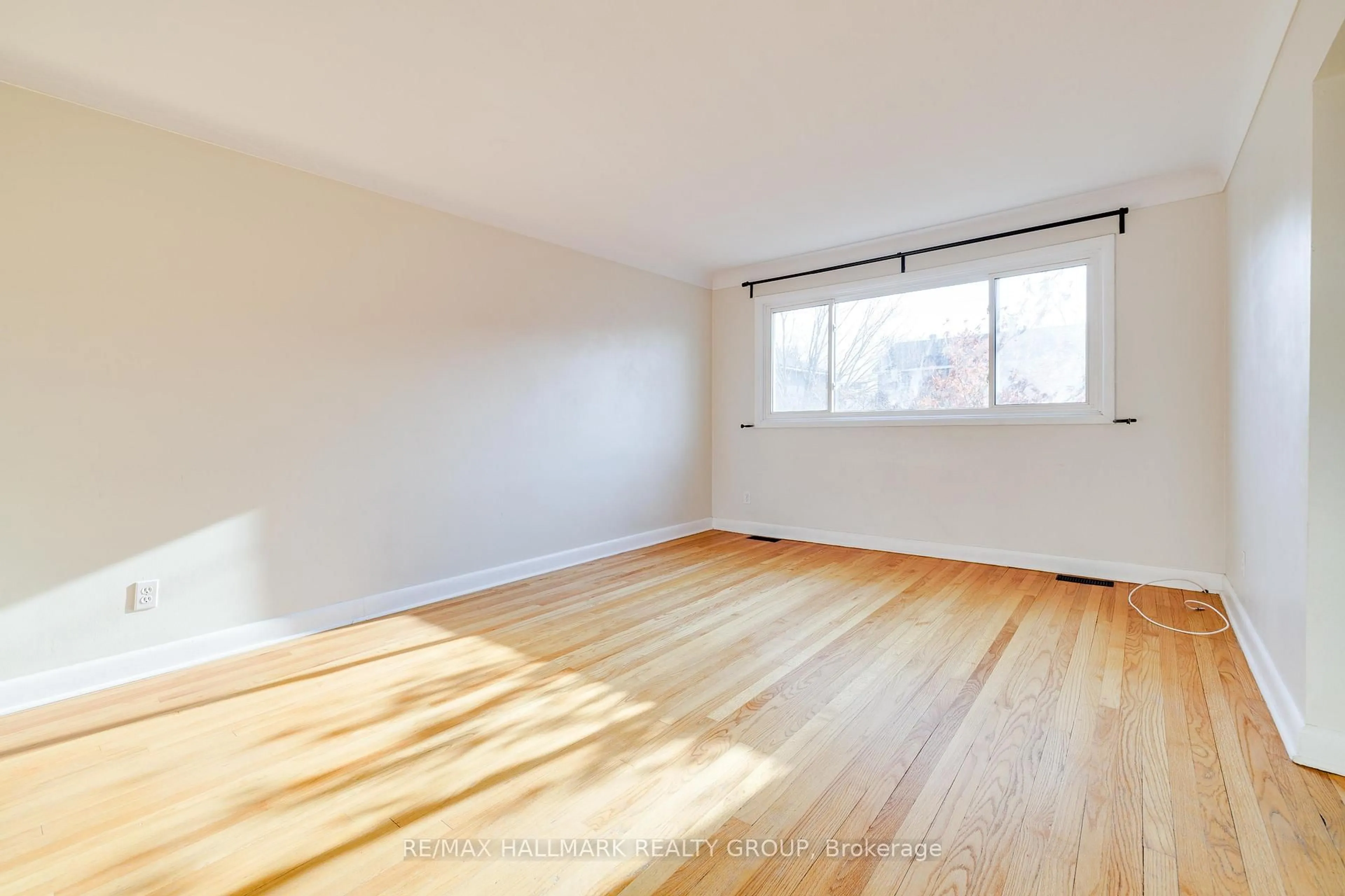 A pic of a room for 1213 Emperor Ave, Ottawa Ontario K1Z 8C3