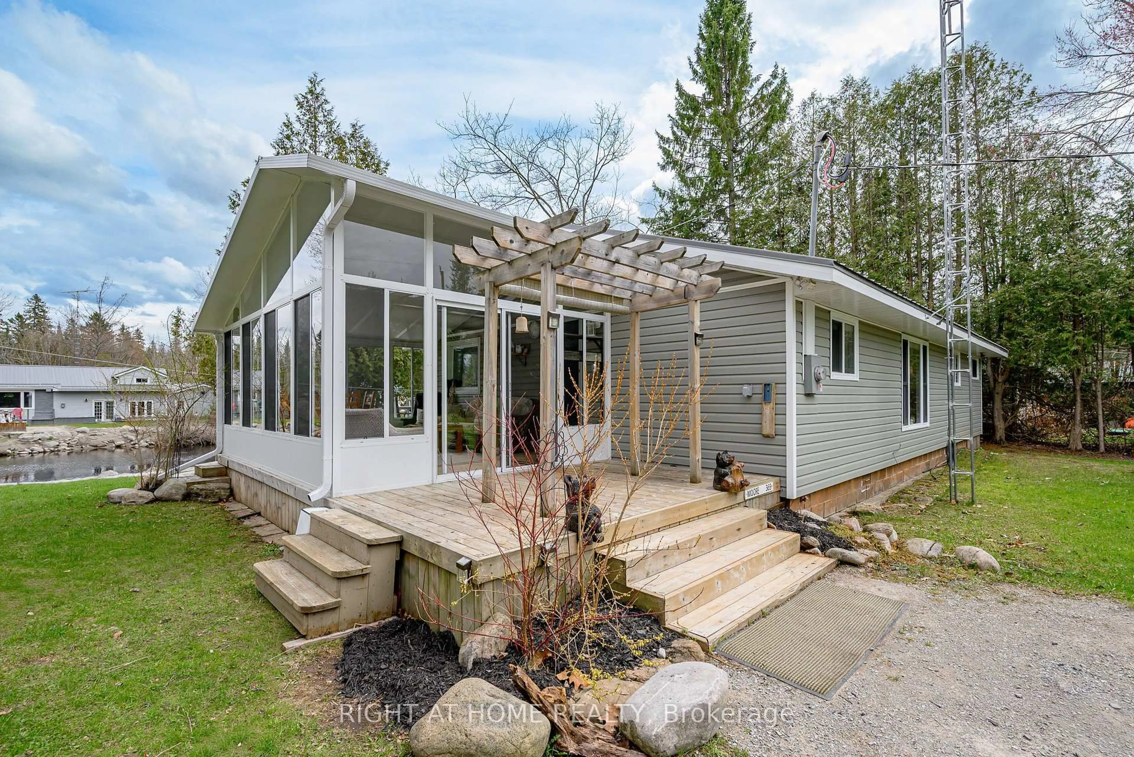 Home with vinyl exterior material, unknown for 369 Southam Dr, Kawartha Lakes Ontario K0M 1N0