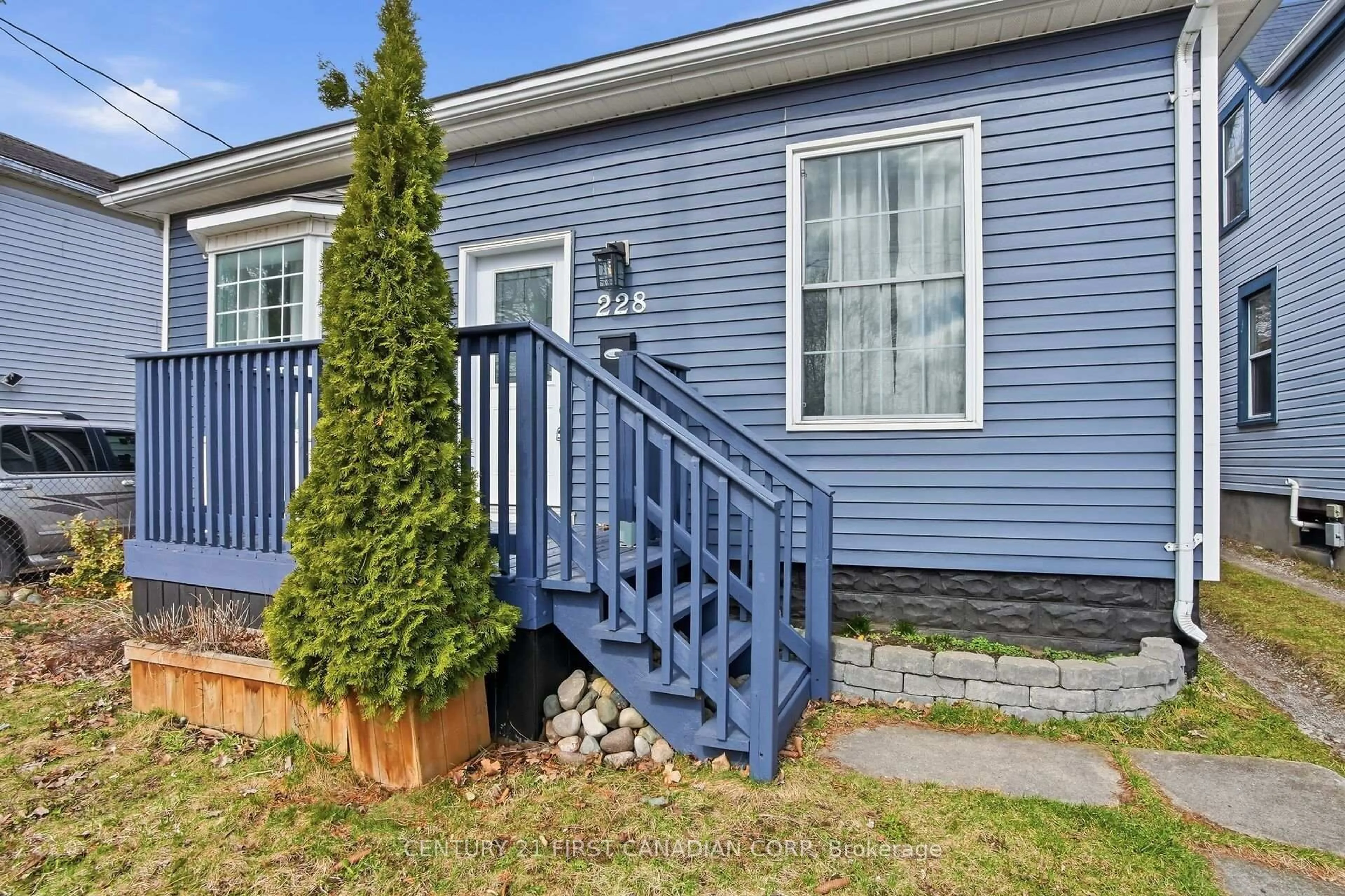 Unknown for 228 South St, London East Ontario N6B 1B4