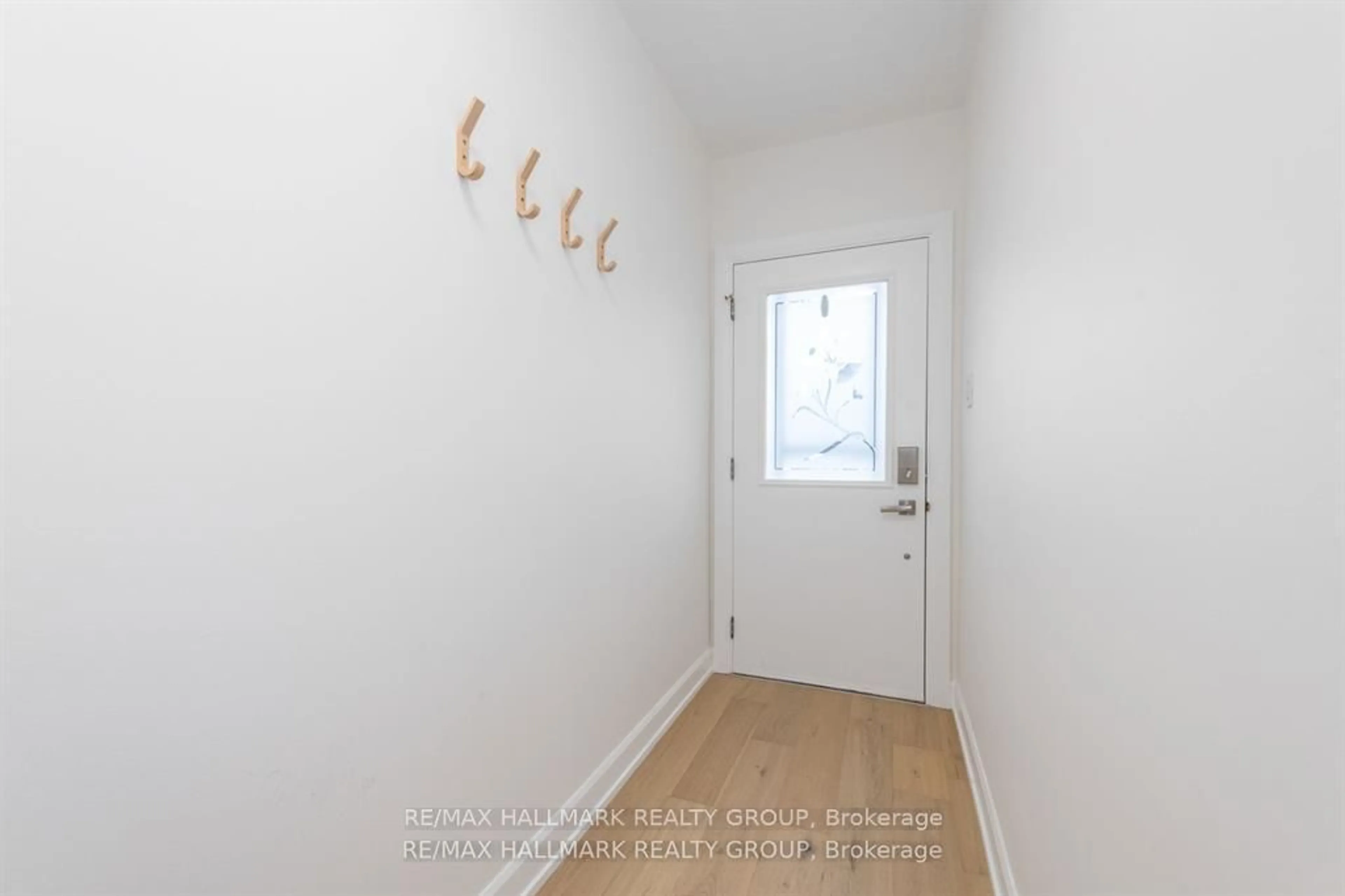 Indoor entryway for 324 Montfort St, Ottawa Ontario K1L 5N4