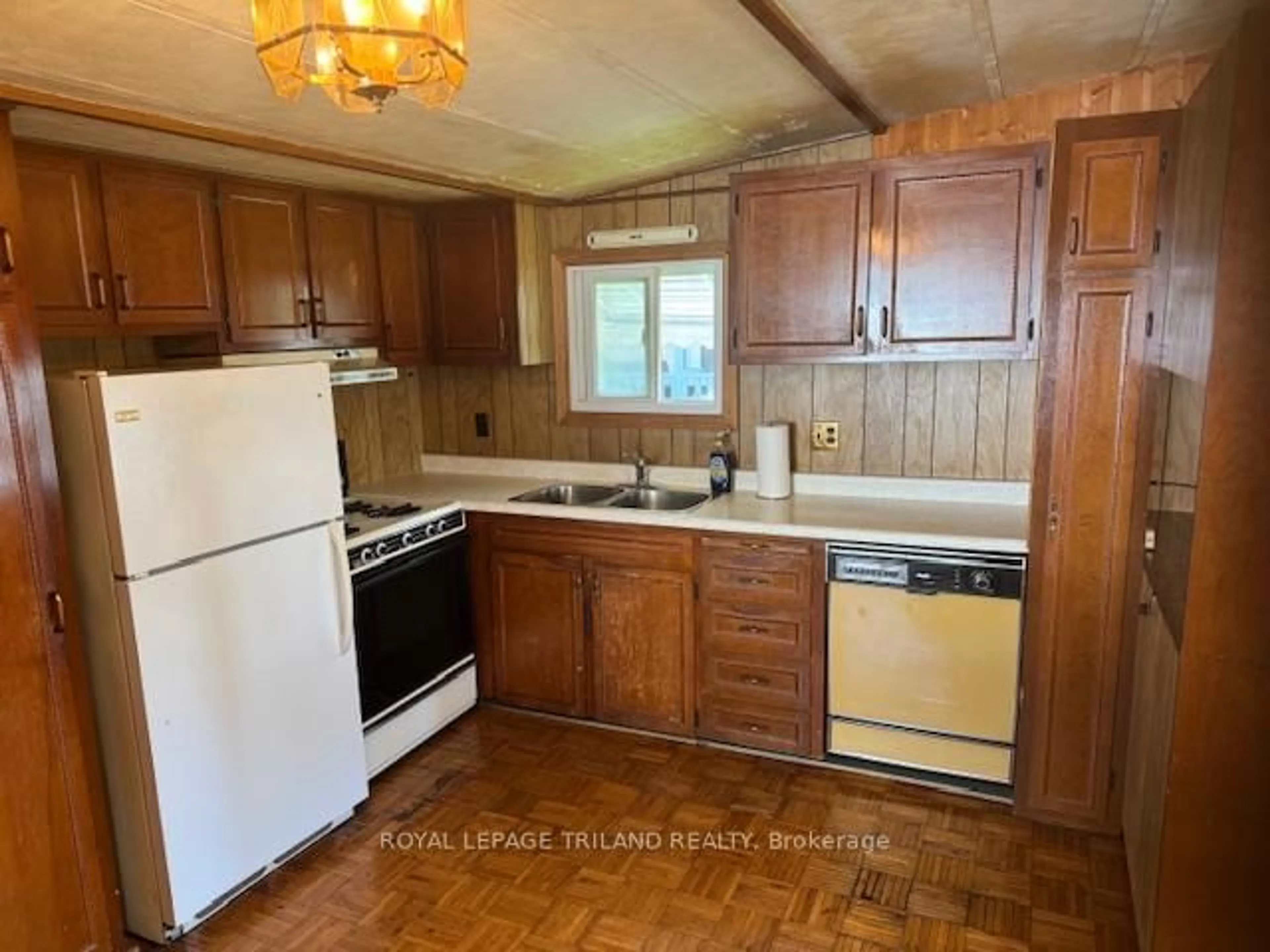Standard kitchen, wood/laminate floor for 198 Springbank Dr #66, London South Ontario N6J 1G1