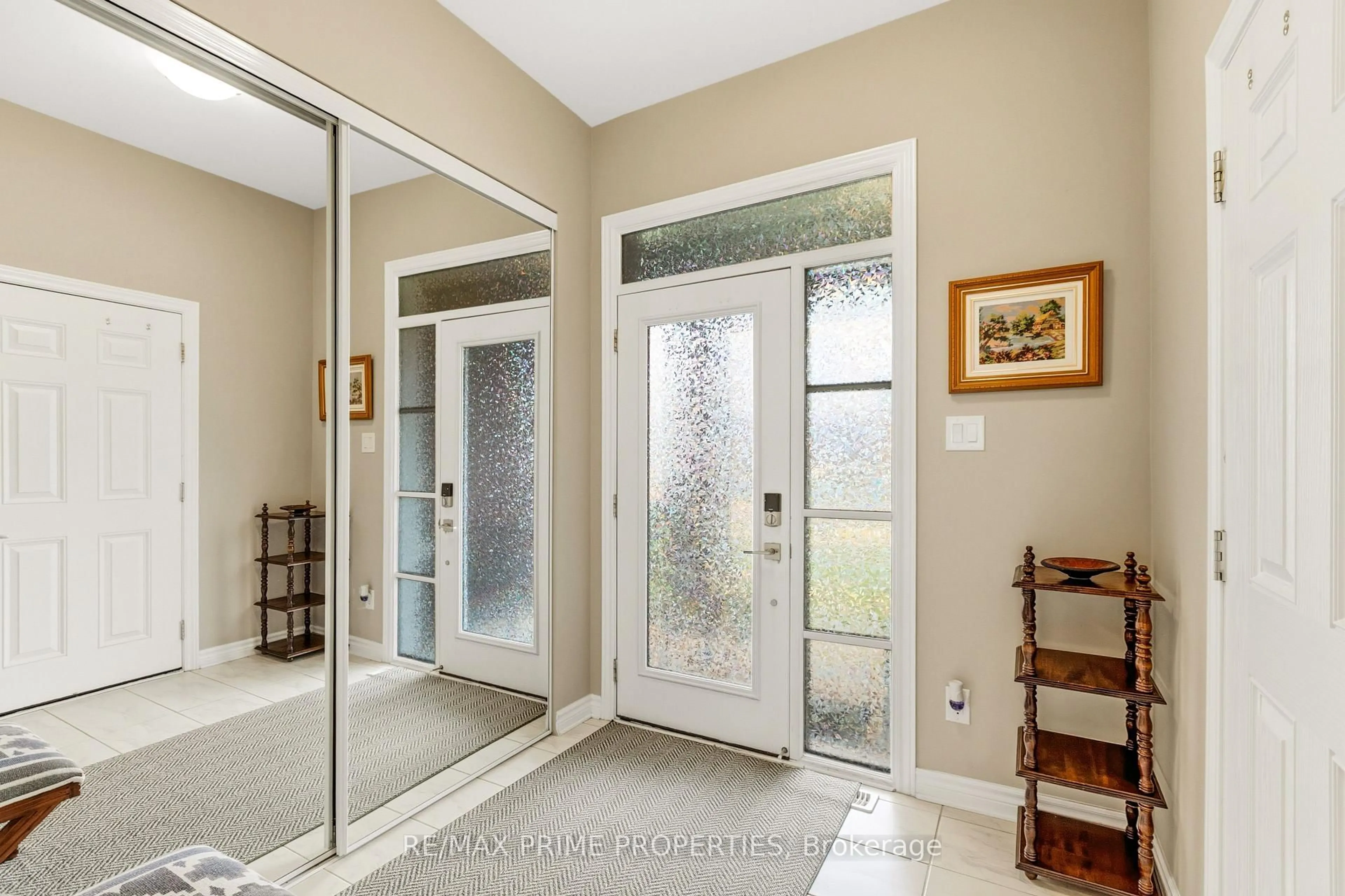 Indoor entryway for 942 Kilbirnie Dr, Ottawa Ontario K2J 5T9