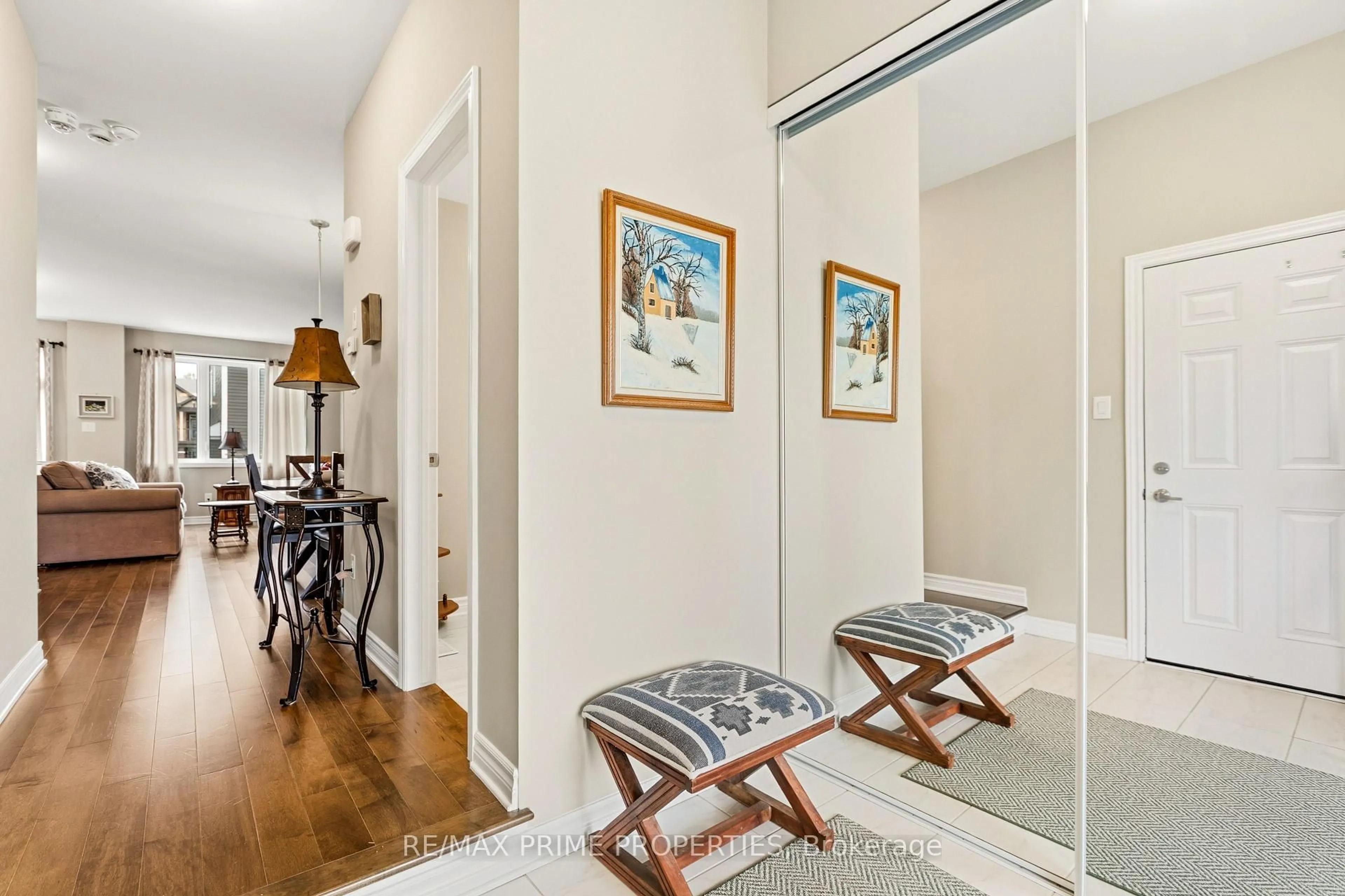Indoor entryway for 942 Kilbirnie Dr, Ottawa Ontario K2J 5T9