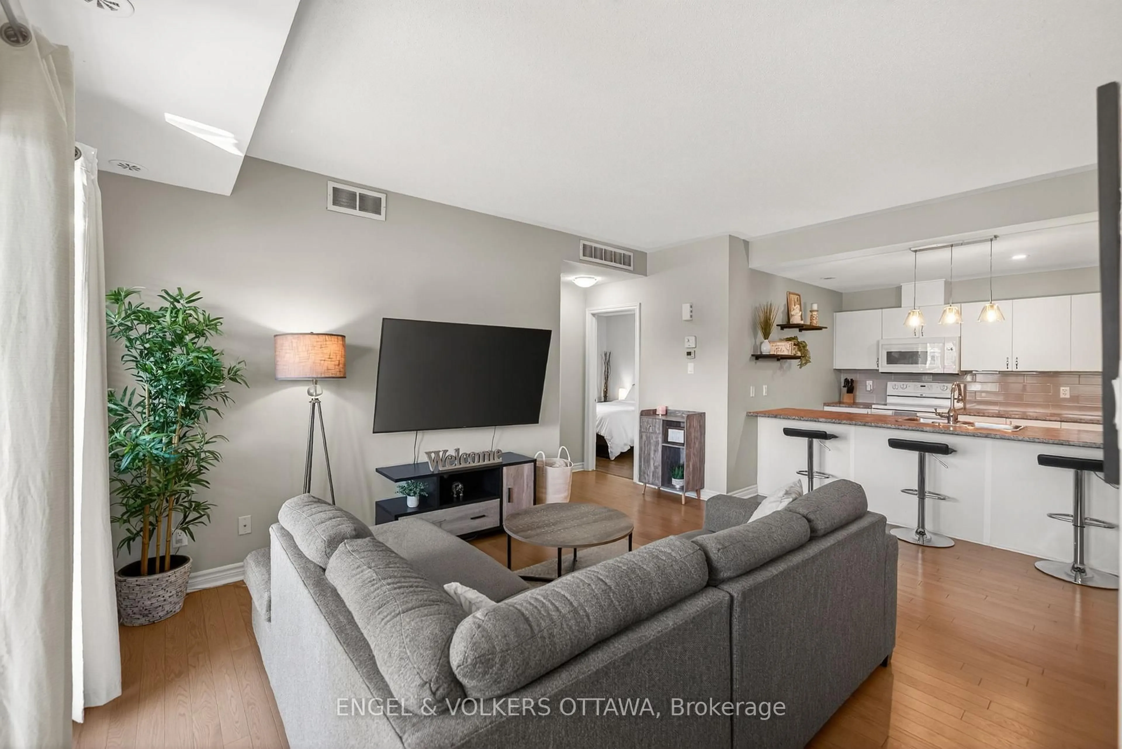 Living room with furniture, unknown for 221 Espresso Private #C, Ottawa Ontario K1T 0K5