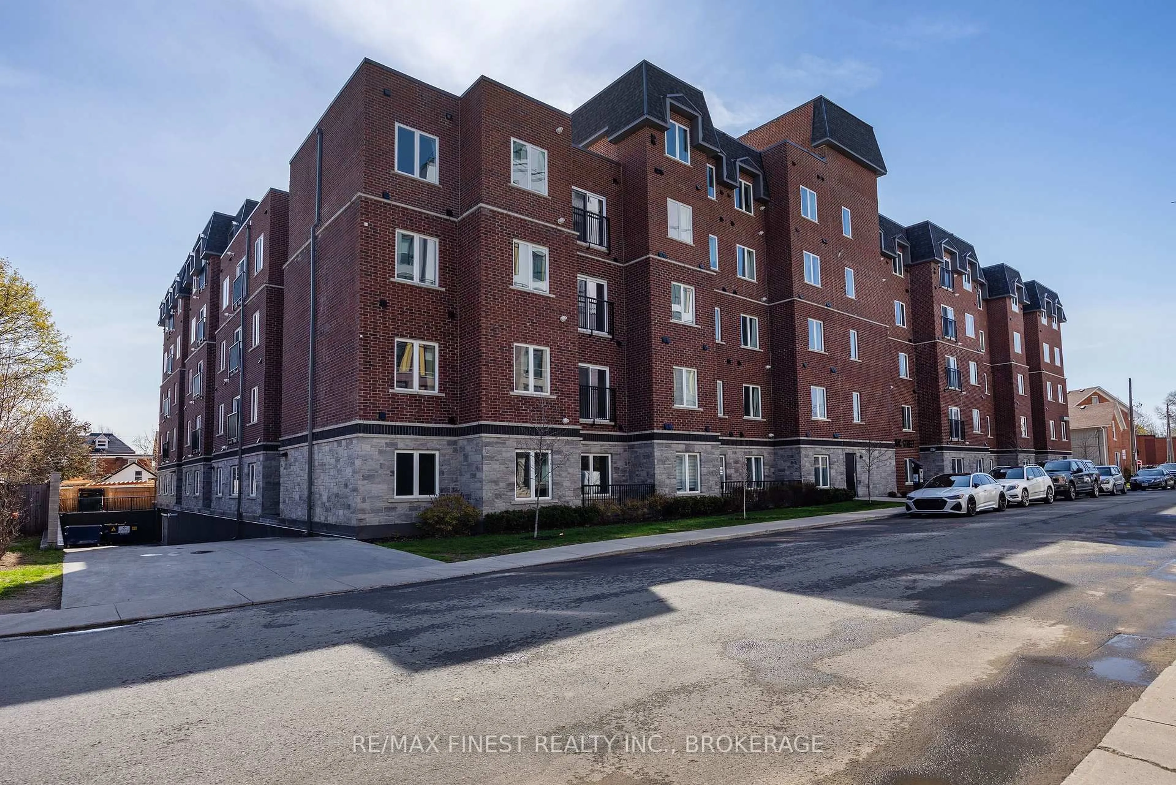 A pic from outside/outdoor area/front of a property/back of a property/a pic from drone, building for 501 FRONTENAC St #308, Kingston Ontario K7K 4L9