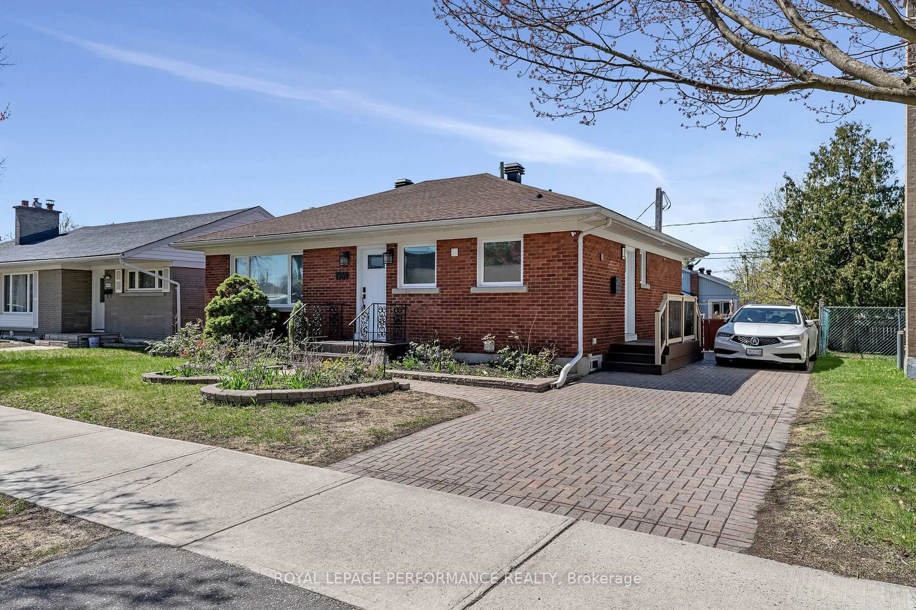 Home with brick exterior material, street for 1960 Othello Ave, Ottawa Ontario K1G 2A4