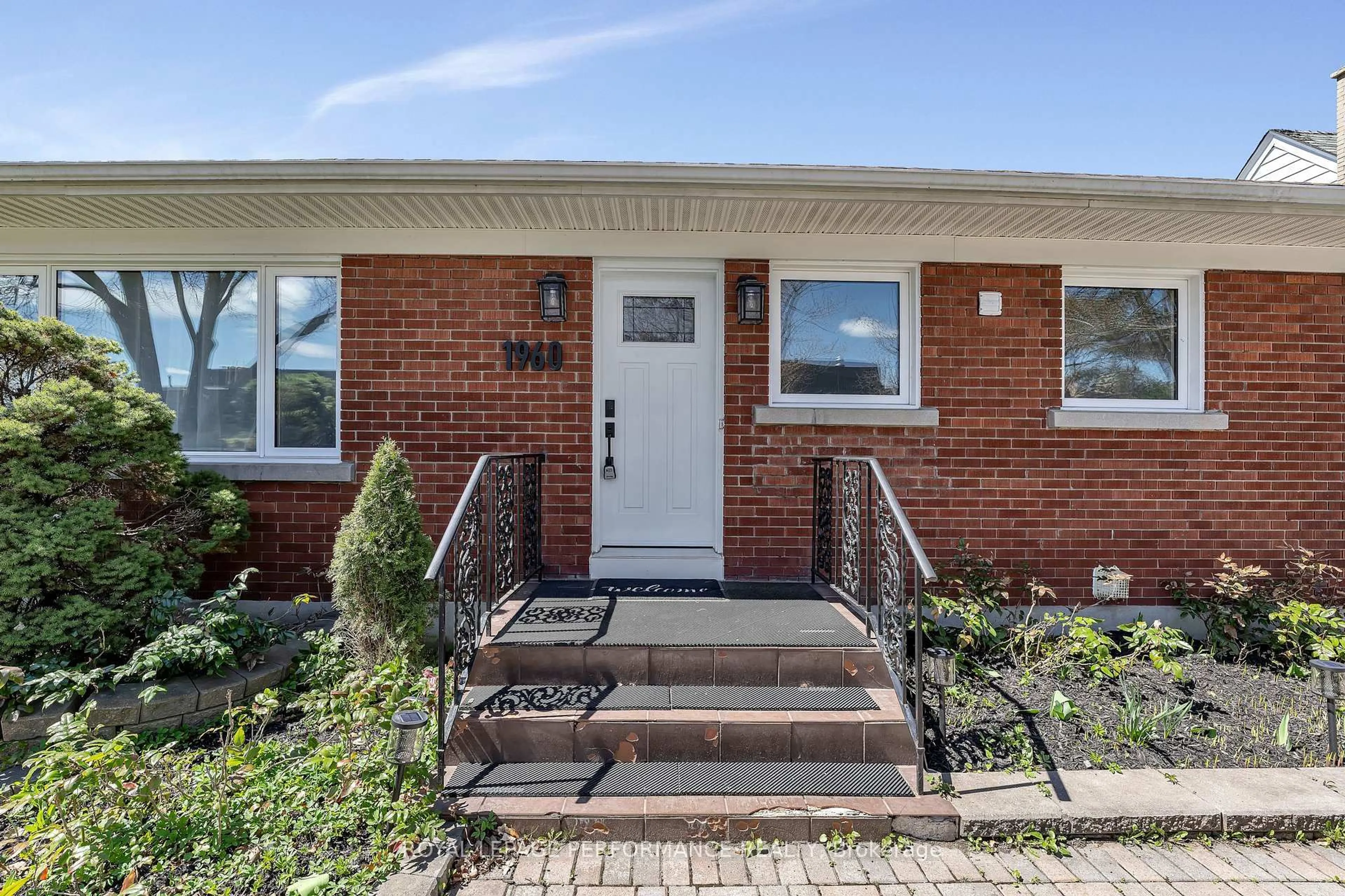 Home with brick exterior material, street for 1960 Othello Ave, Ottawa Ontario K1G 2A4