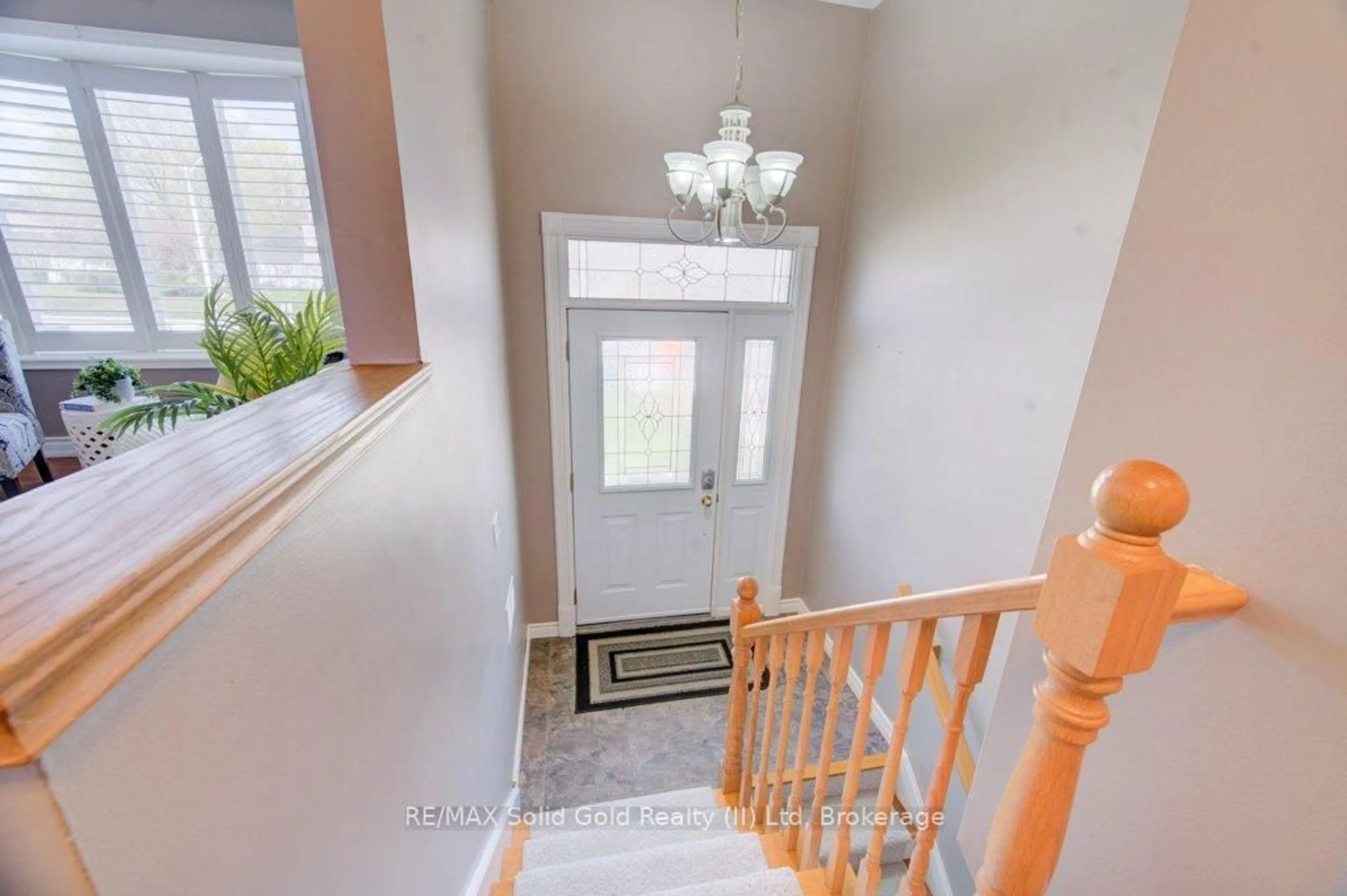 Indoor entryway for 682 Glen Forrest Blvd, Waterloo Ontario N2L 4K6