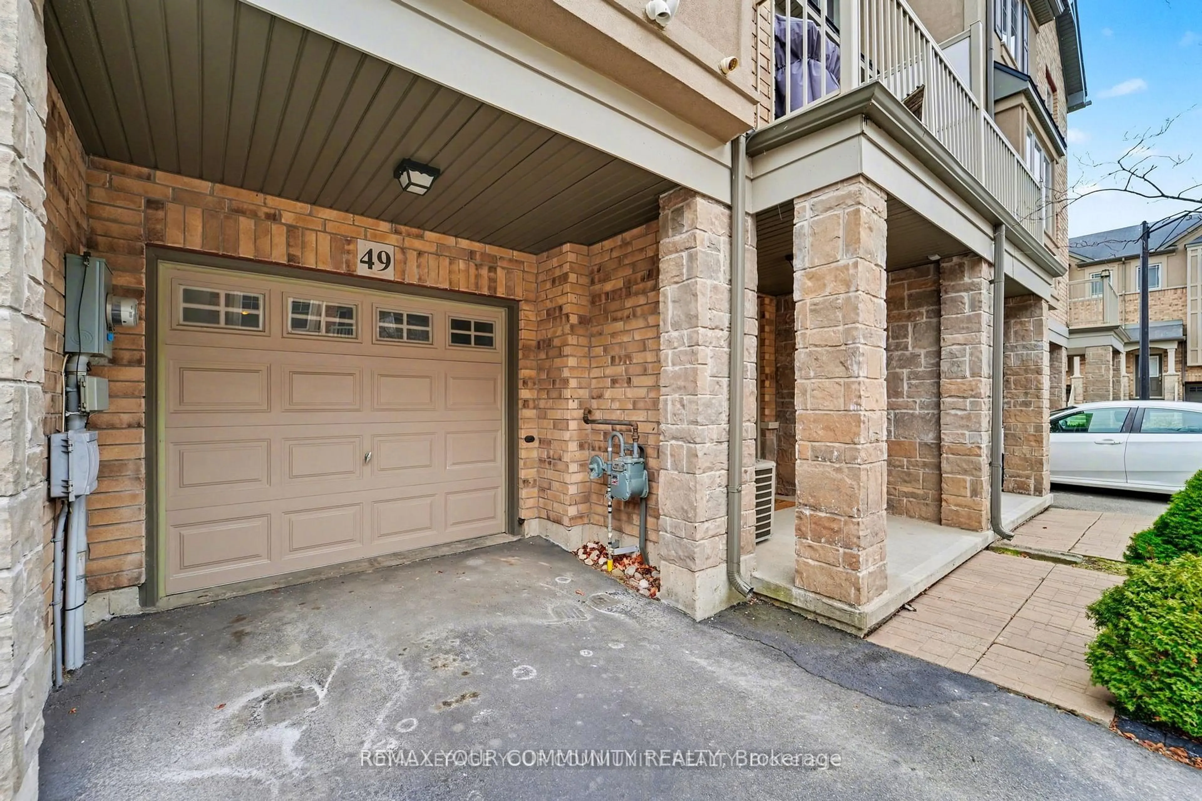 Indoor entryway for 201 Westbank Tr #49, Hamilton Ontario L8J 0H4