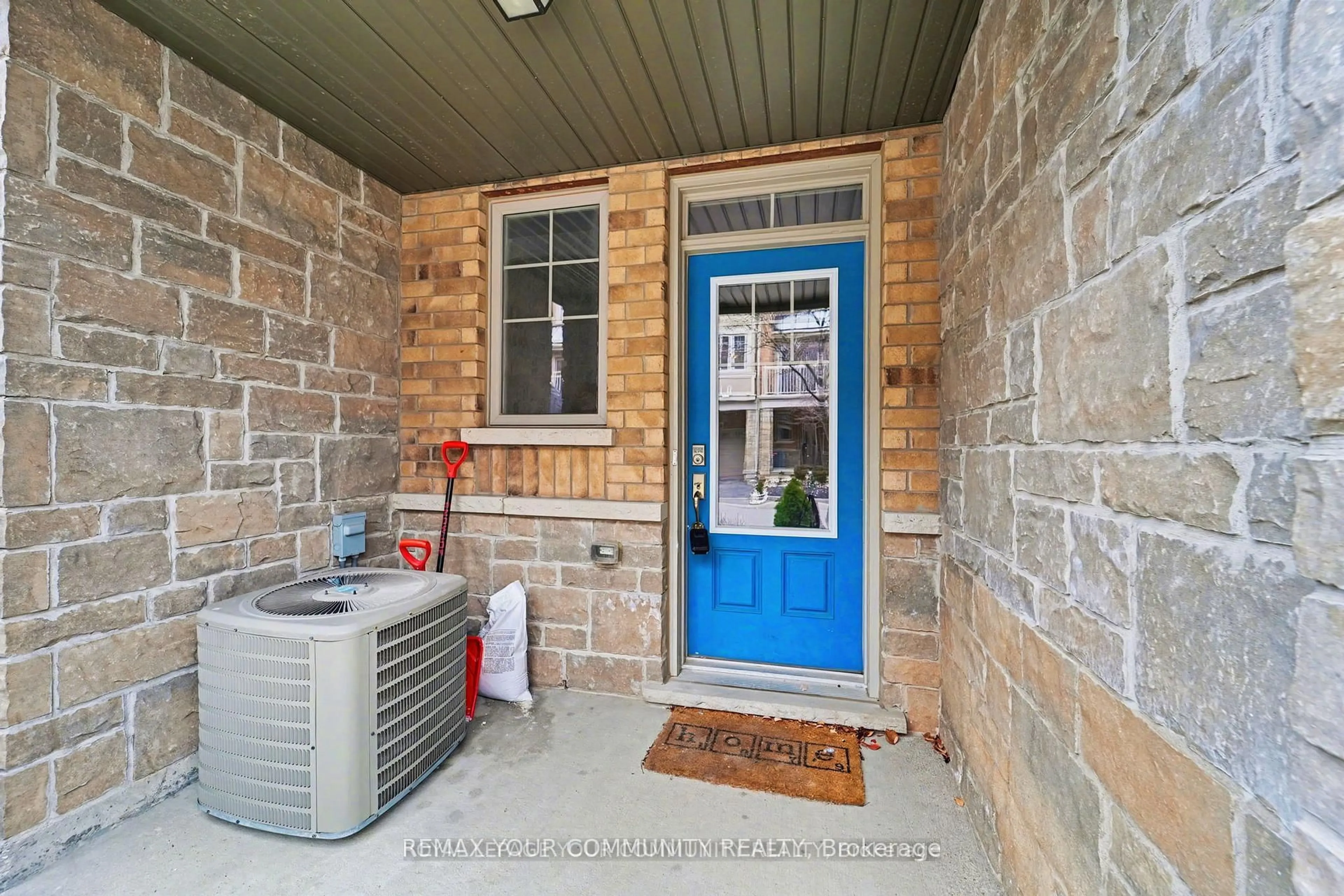 Indoor entryway for 201 Westbank Tr #49, Hamilton Ontario L8J 0H4