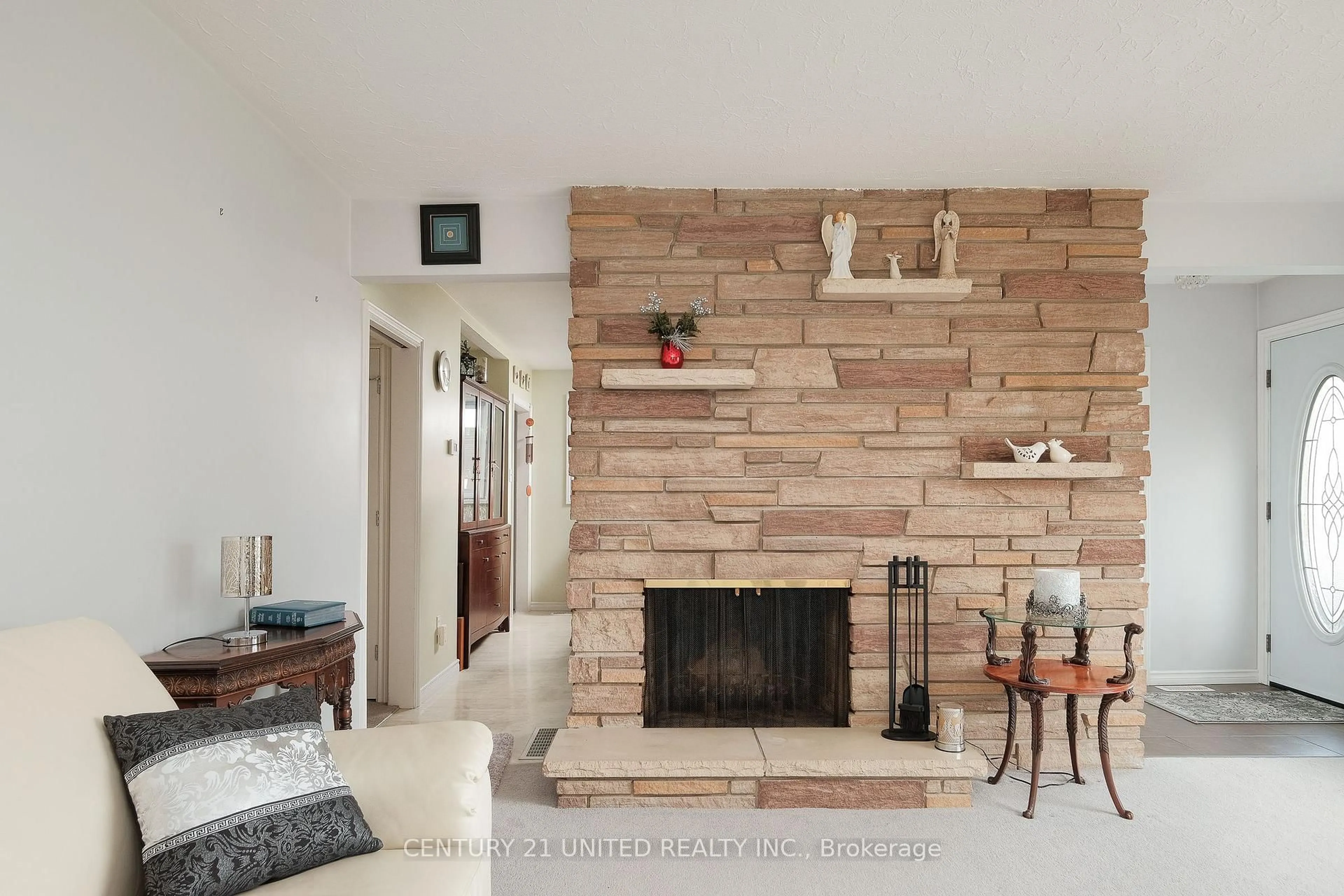 Living room with furniture, unknown for 1366 Leighton Rd, Peterborough Ontario K9H 6W6