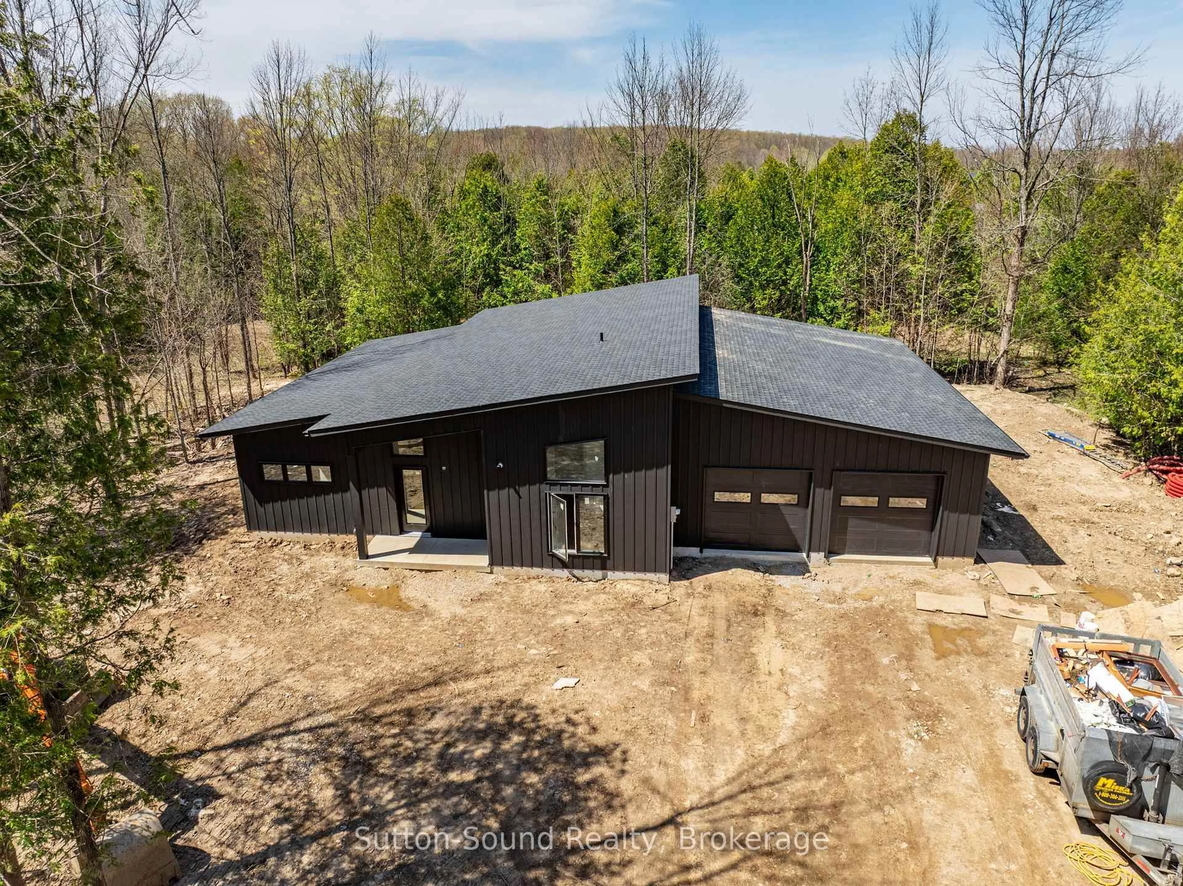 A pic from outside/outdoor area/front of a property/back of a property/a pic from drone, building for 127 Big Rock Rd, Georgian Bluffs Ontario N0H 2K0