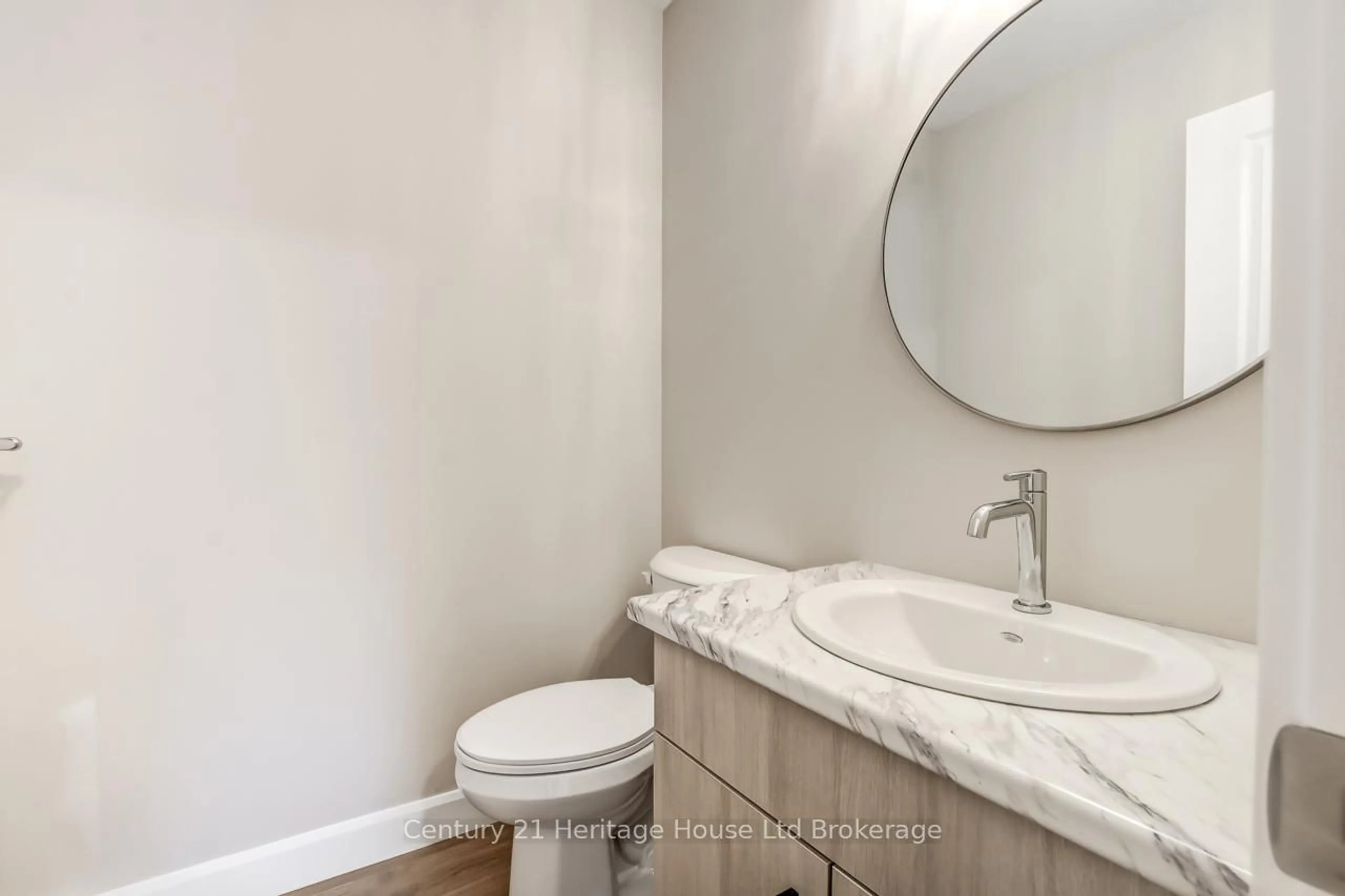 Standard bathroom, ceramic/tile floor for 846 Water St, Woodstock Ontario N4S 1S7
