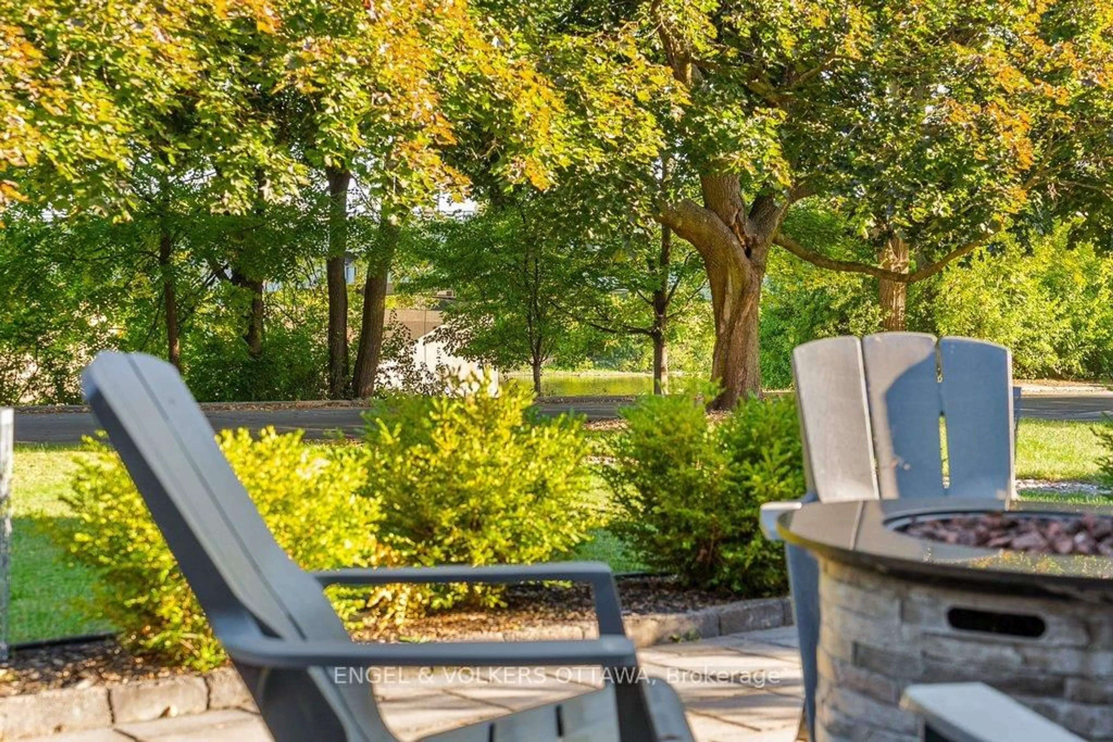 Patio, water/lake/river/ocean view for 1926 Rideau Garden Dr, Ottawa Ontario K1S 1G6