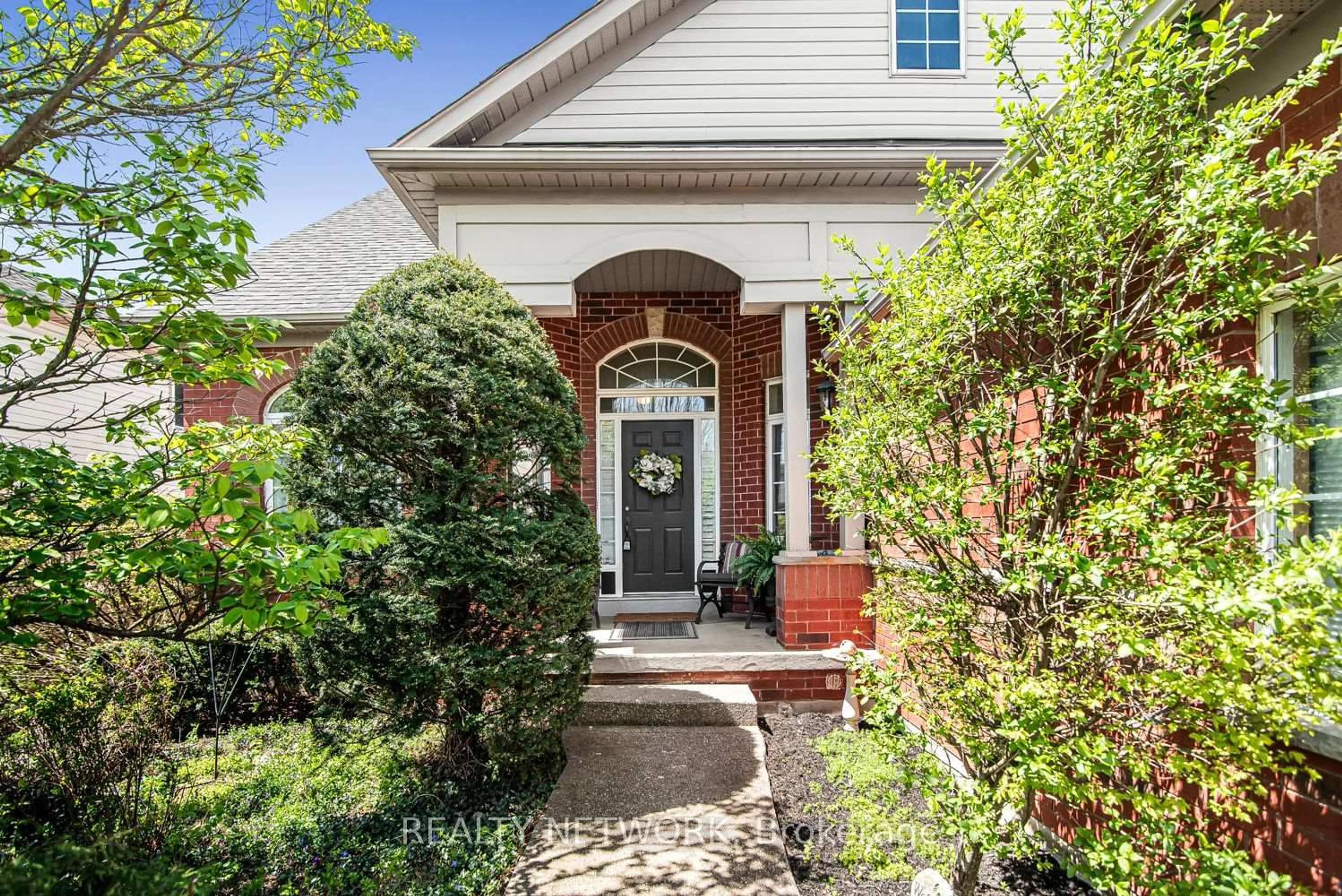 Unknown for 102 Moore Cres, Hamilton Ontario L9G 4Z8