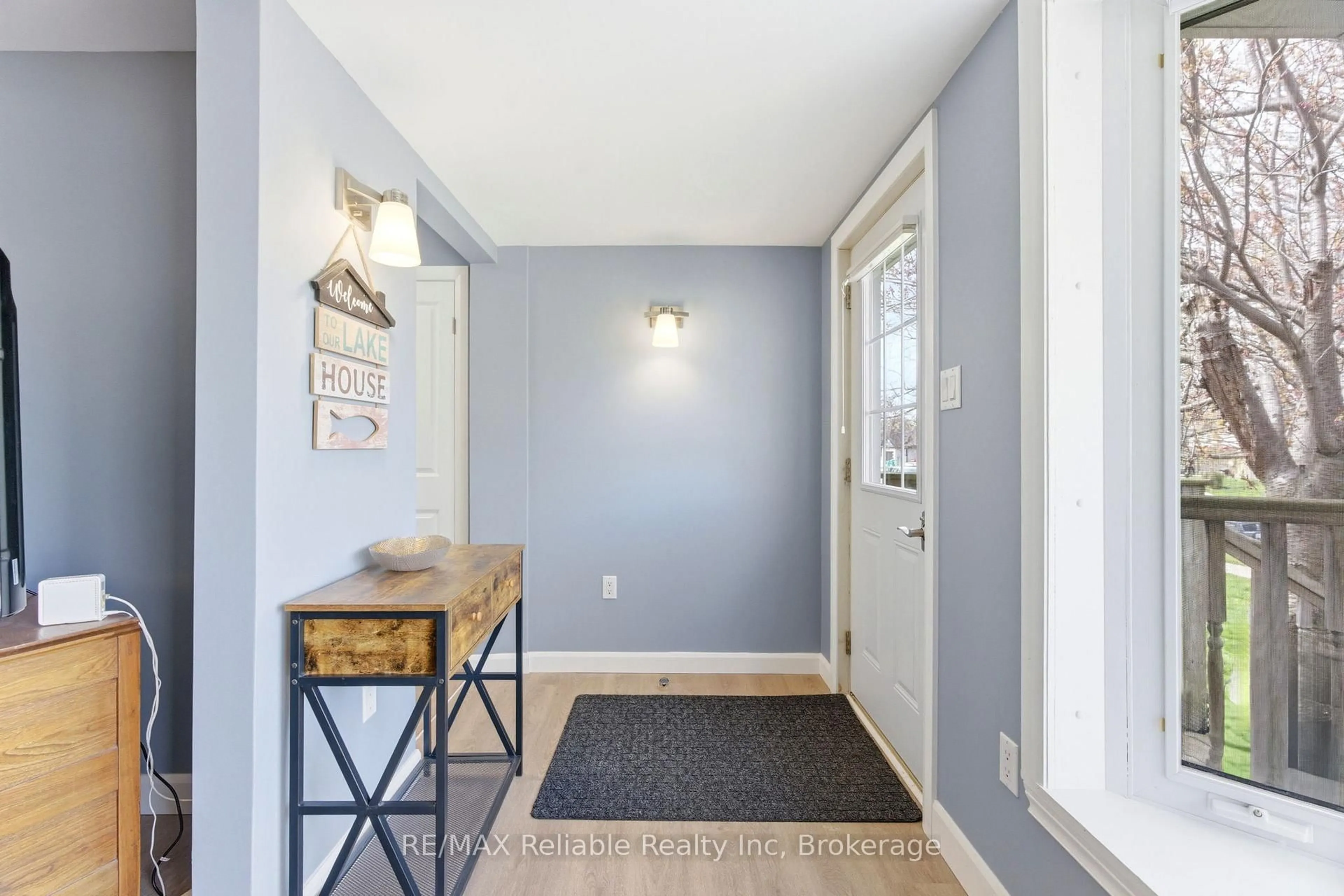 Indoor entryway for 313 Krohmer Dr, Goderich Ontario N7A 4G8
