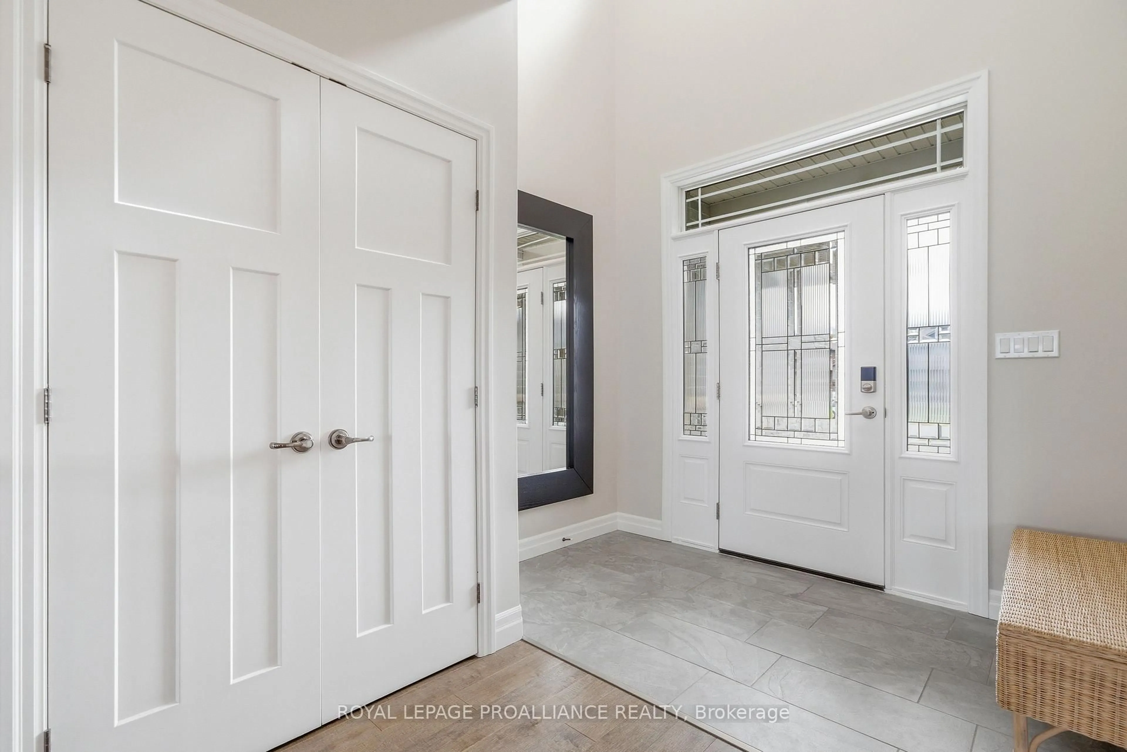 Indoor entryway for 27 Blossom Crt, Quinte West Ontario K8V 0E8