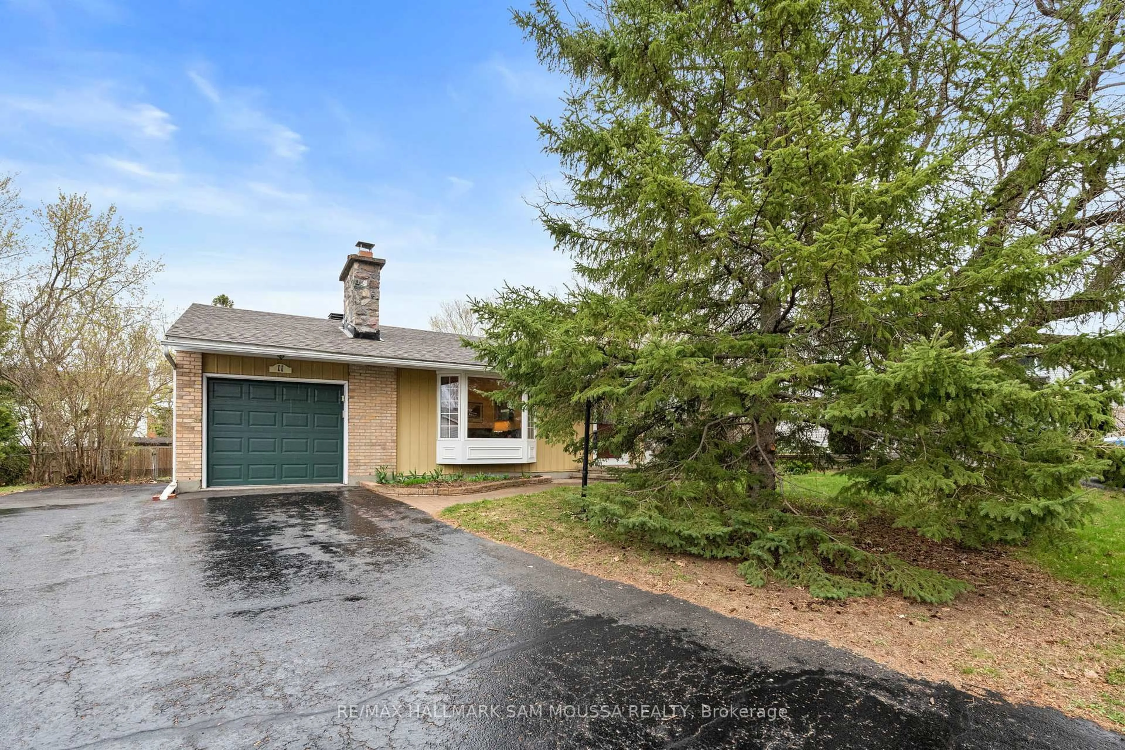 A pic from outside/outdoor area/front of a property/back of a property/a pic from drone, street for 11 Springdale Cres, Ottawa Ontario K2H 5T7