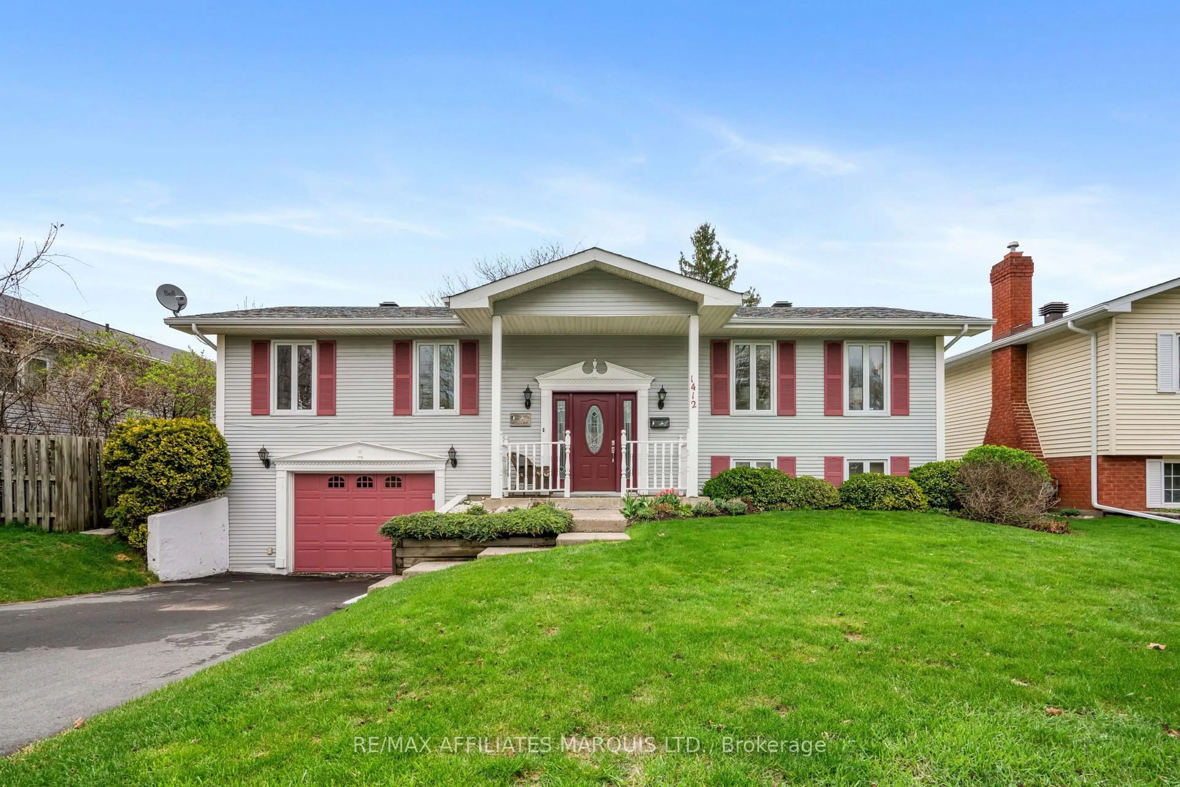Home with vinyl exterior material, street for 1412 Lochiel St, Cornwall Ontario K6H 6N2