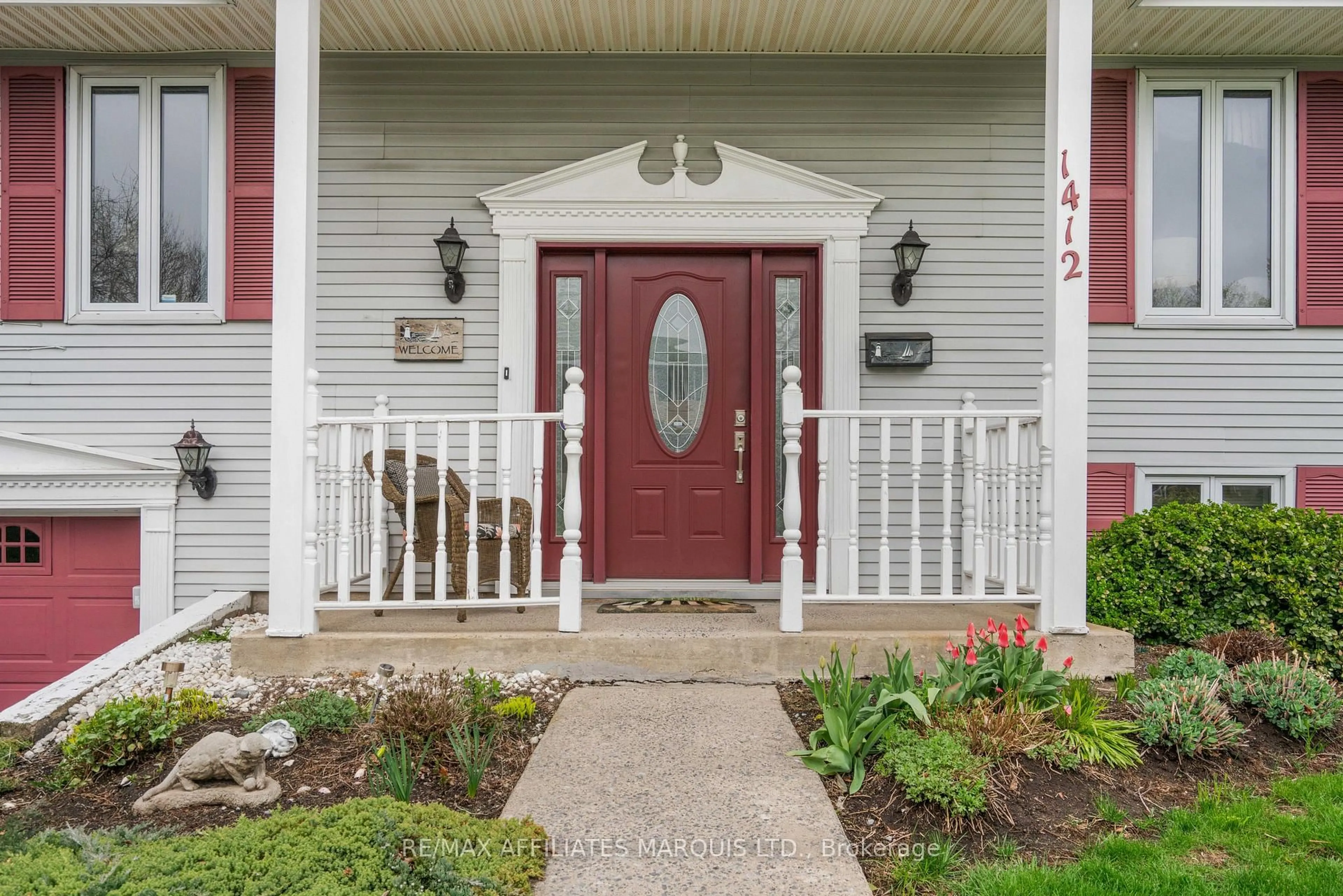 Indoor entryway for 1412 Lochiel St, Cornwall Ontario K6H 6N2
