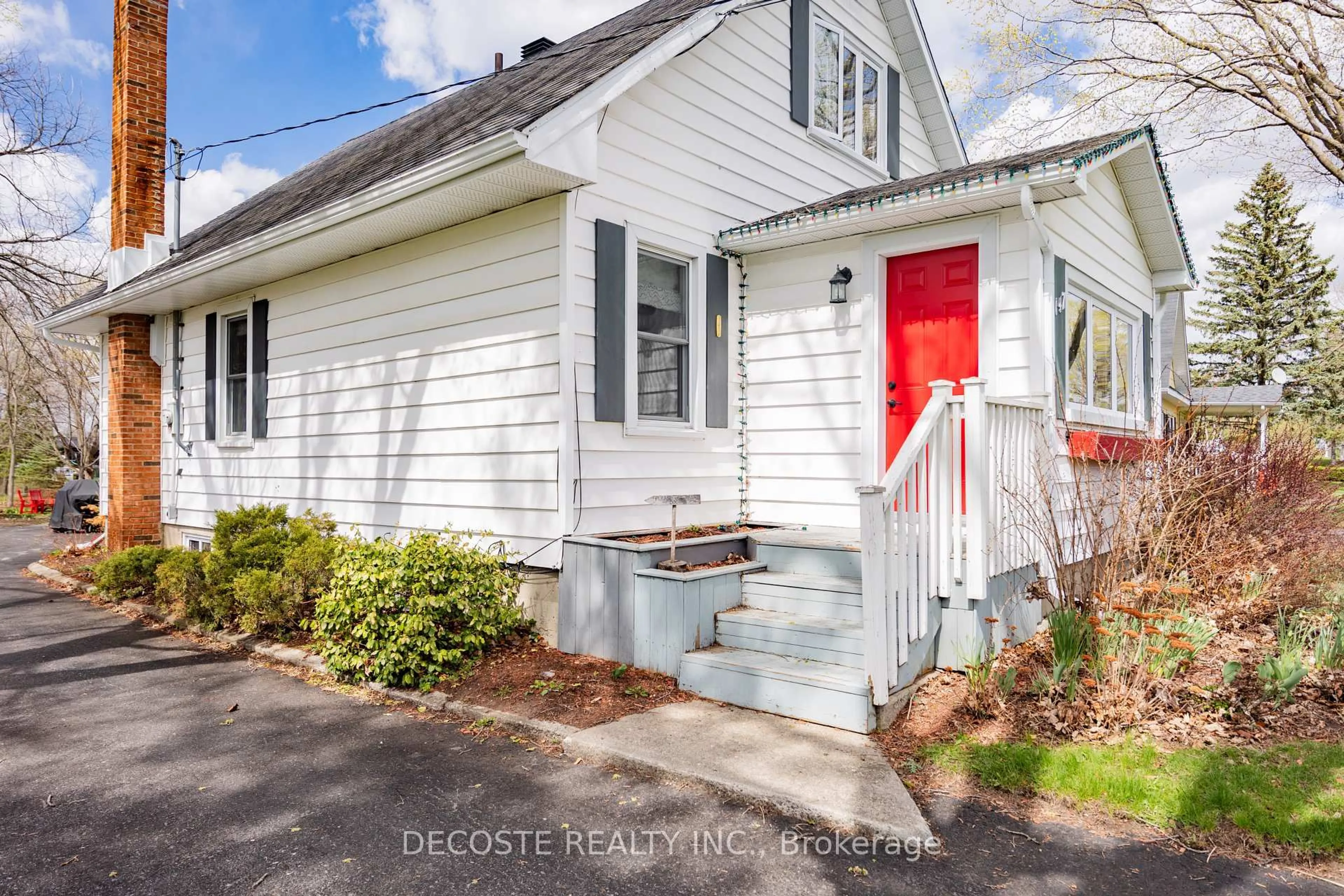 Home with vinyl exterior material, street for 147 MCCORMICK Rd, North Glengarry Ontario K0C 1A0