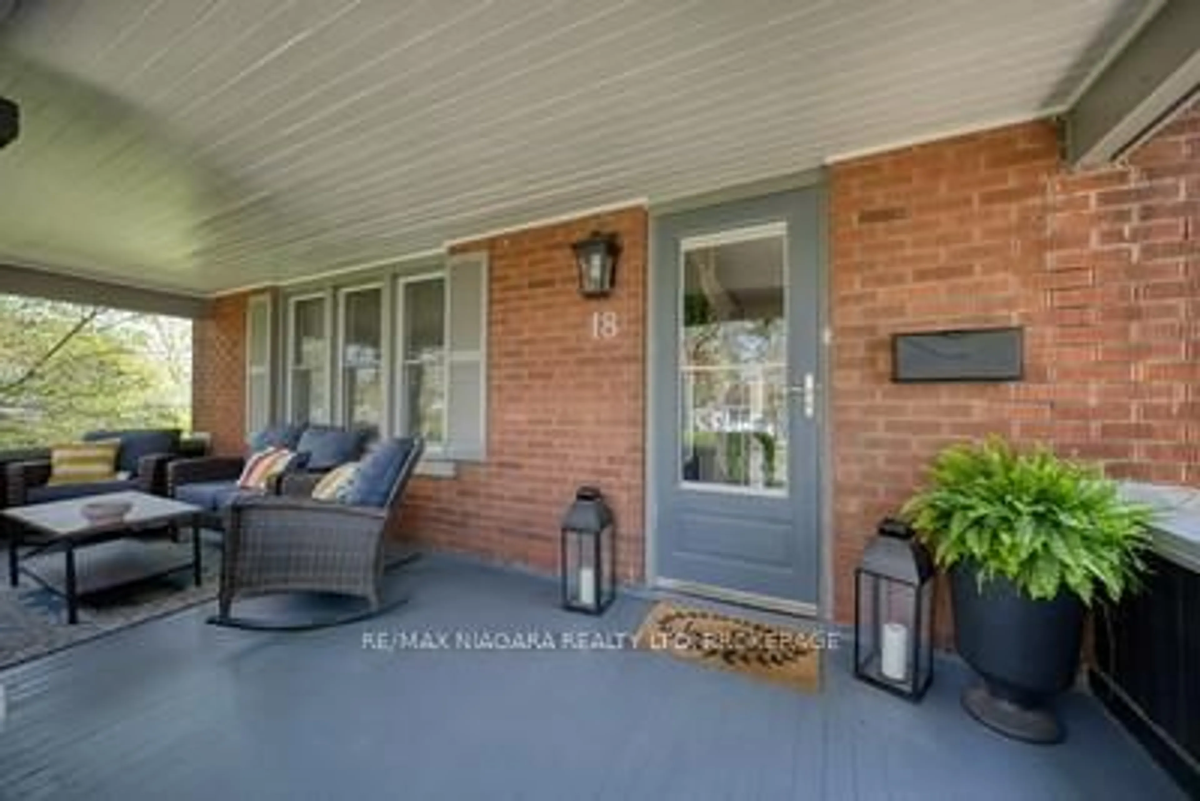 Unknown for 18 Maplecrest Ave, St. Catharines Ontario L2T 1A8