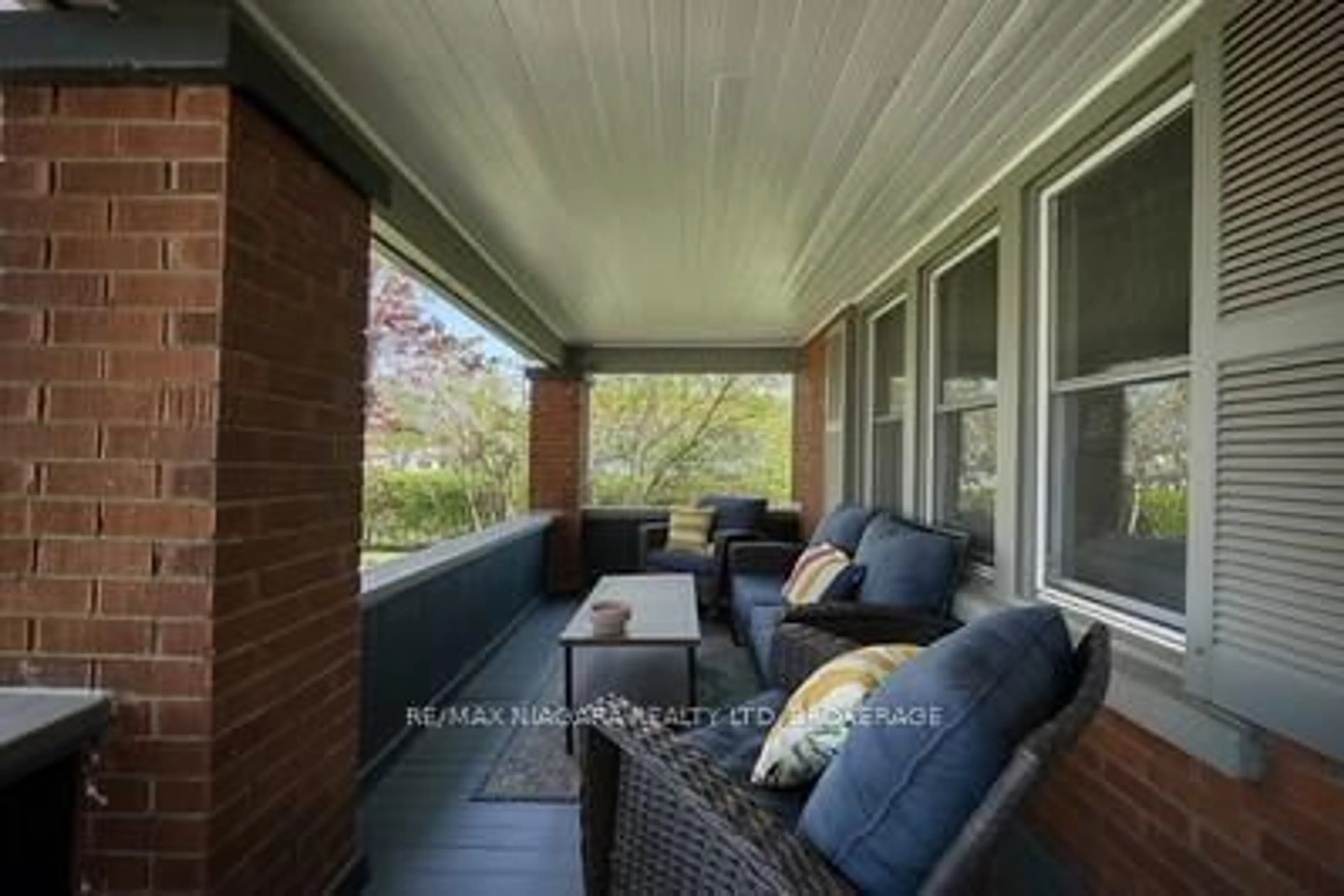 Patio, unknown for 18 Maplecrest Ave, St. Catharines Ontario L2T 1A8