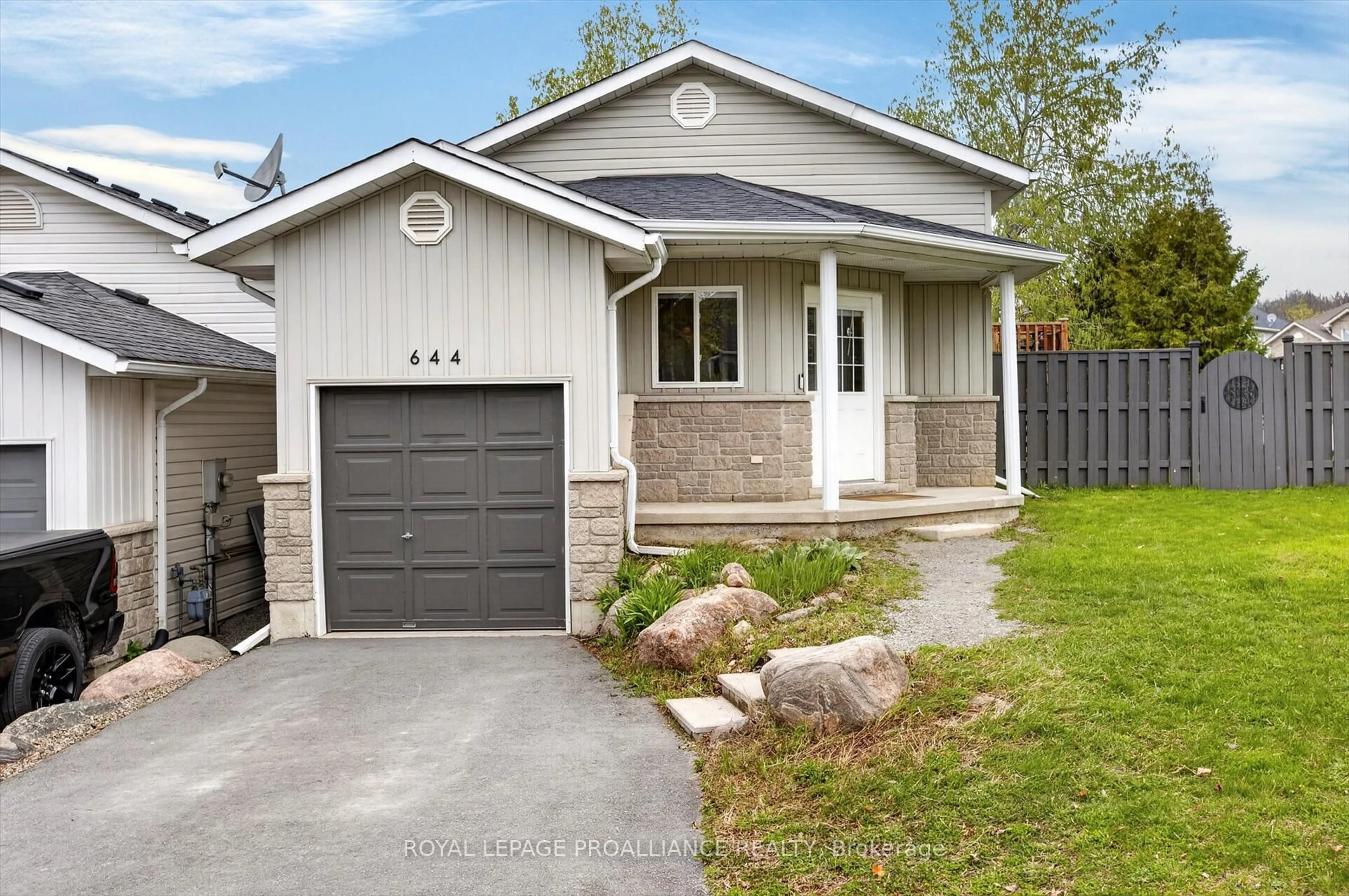 Home with vinyl exterior material, street for 644 Trailview Dr, Peterborough Ontario K9J 8P3
