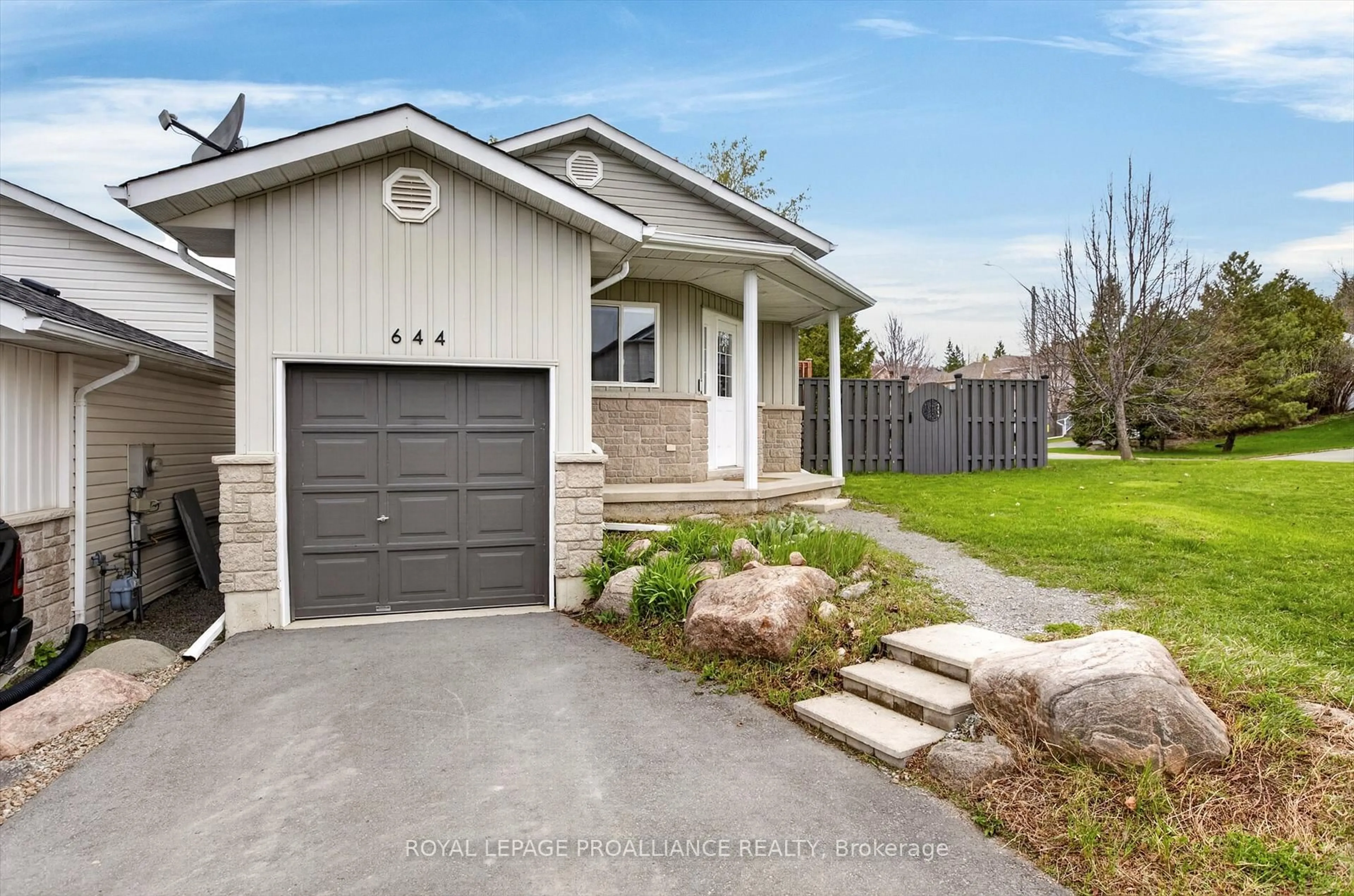 Unknown for 644 Trailview Dr, Peterborough Ontario K9J 8P3