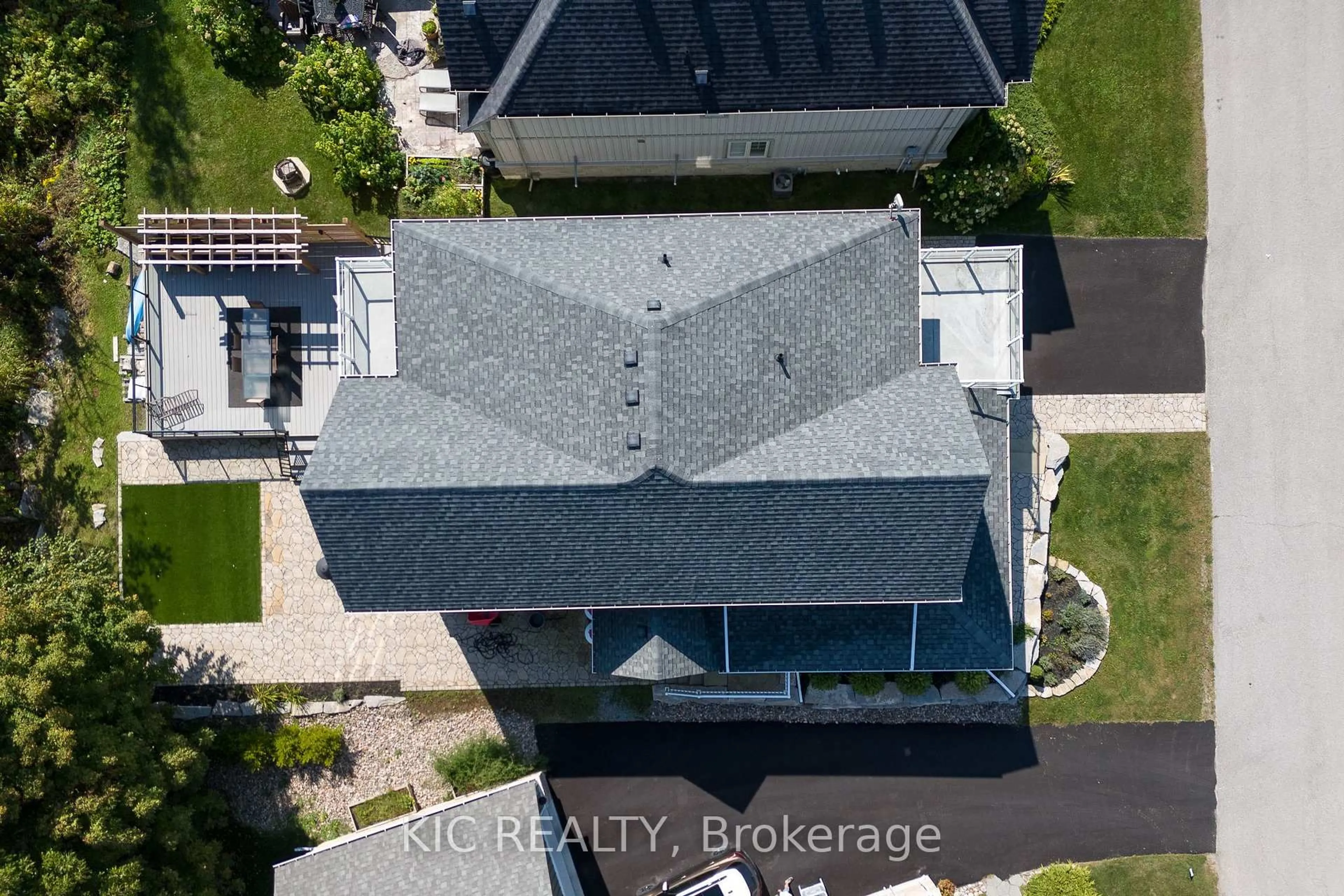 A pic from outside/outdoor area/front of a property/back of a property/a pic from drone, unknown for 41 Rosedale Trail Tr, Kawartha Lakes Ontario K0M 1N0