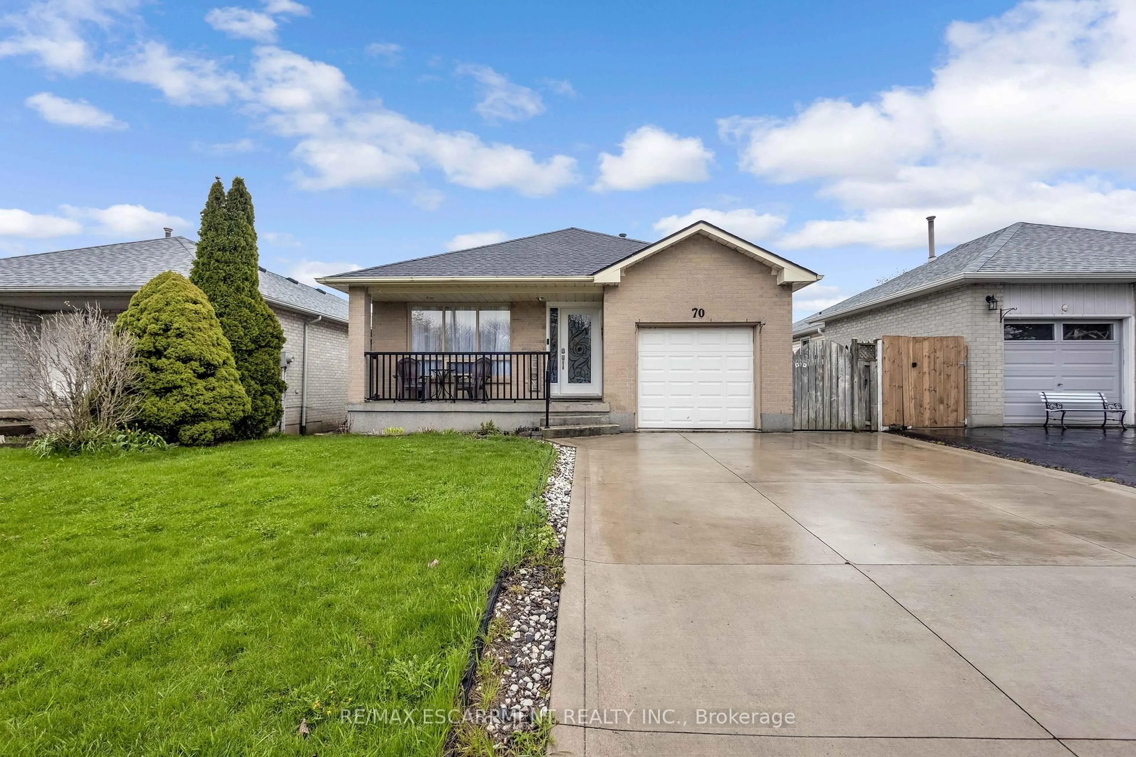 Home with vinyl exterior material, street for 70 Ossington Dr, Hamilton Ontario L8W 3S4