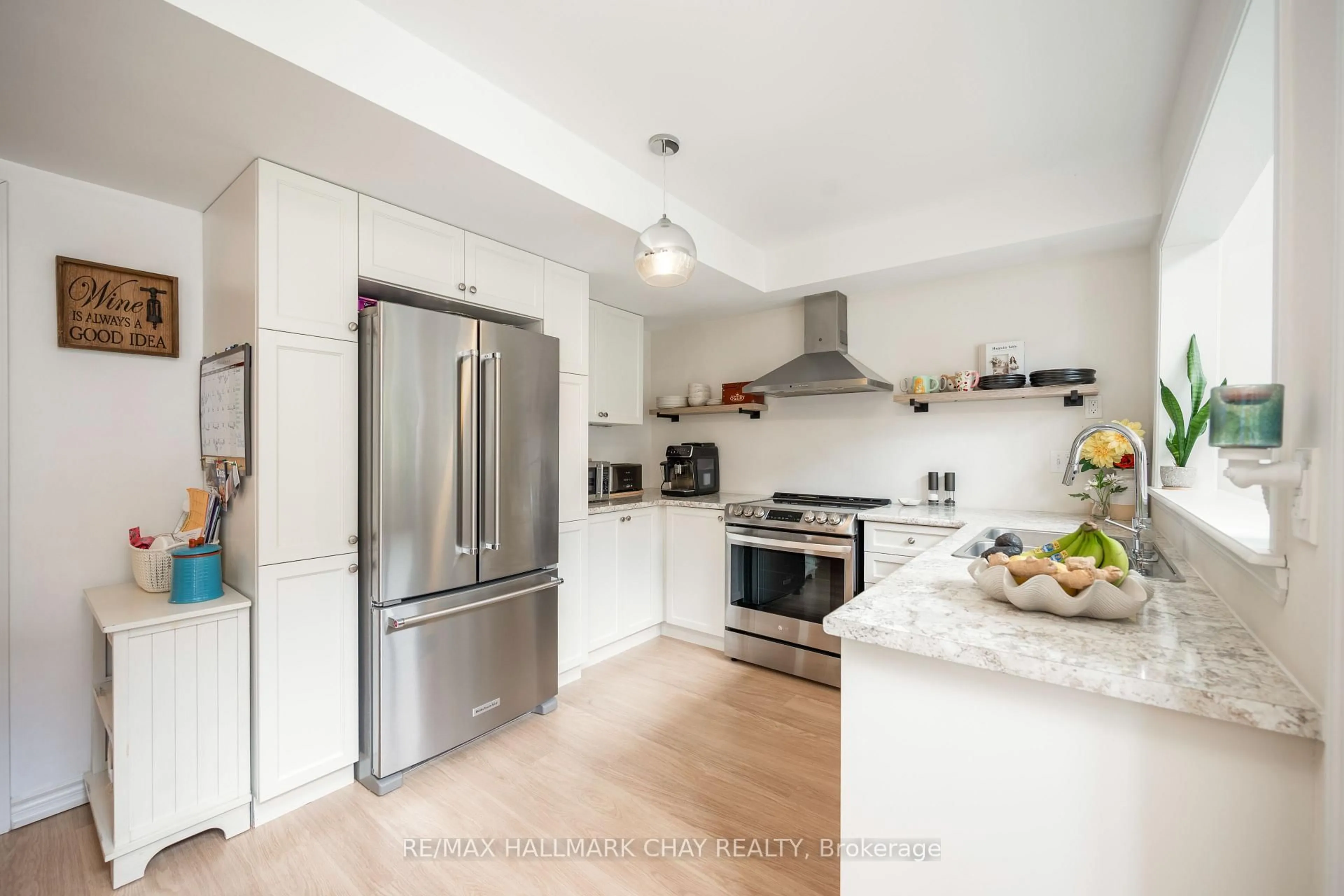 Contemporary kitchen, unknown for 41 Masters Cres, Georgian Bay Ontario L0K 1S0