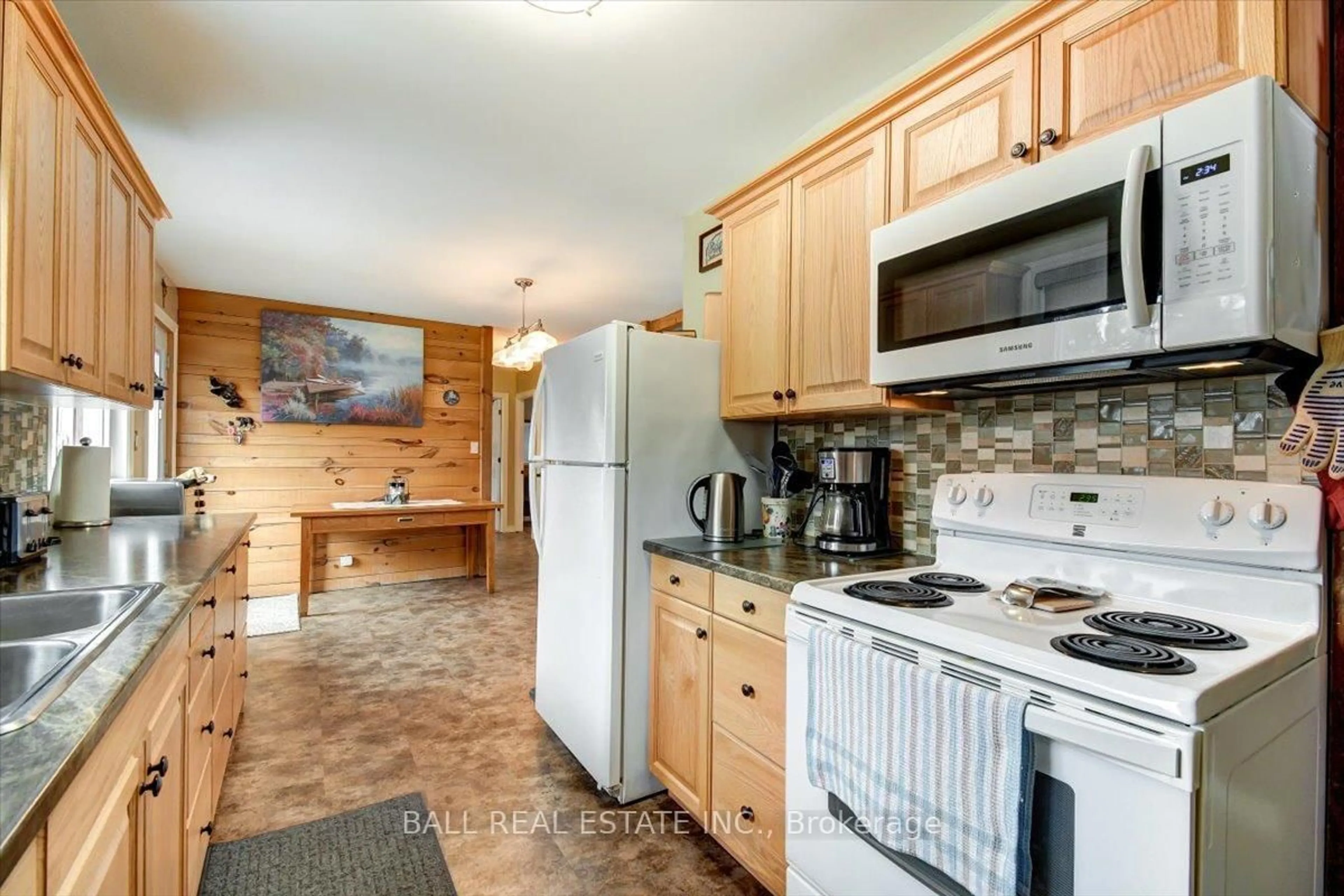 Standard kitchen, ceramic/tile floor for 32 Hemlock St, Highlands East Ontario K0L 1M0
