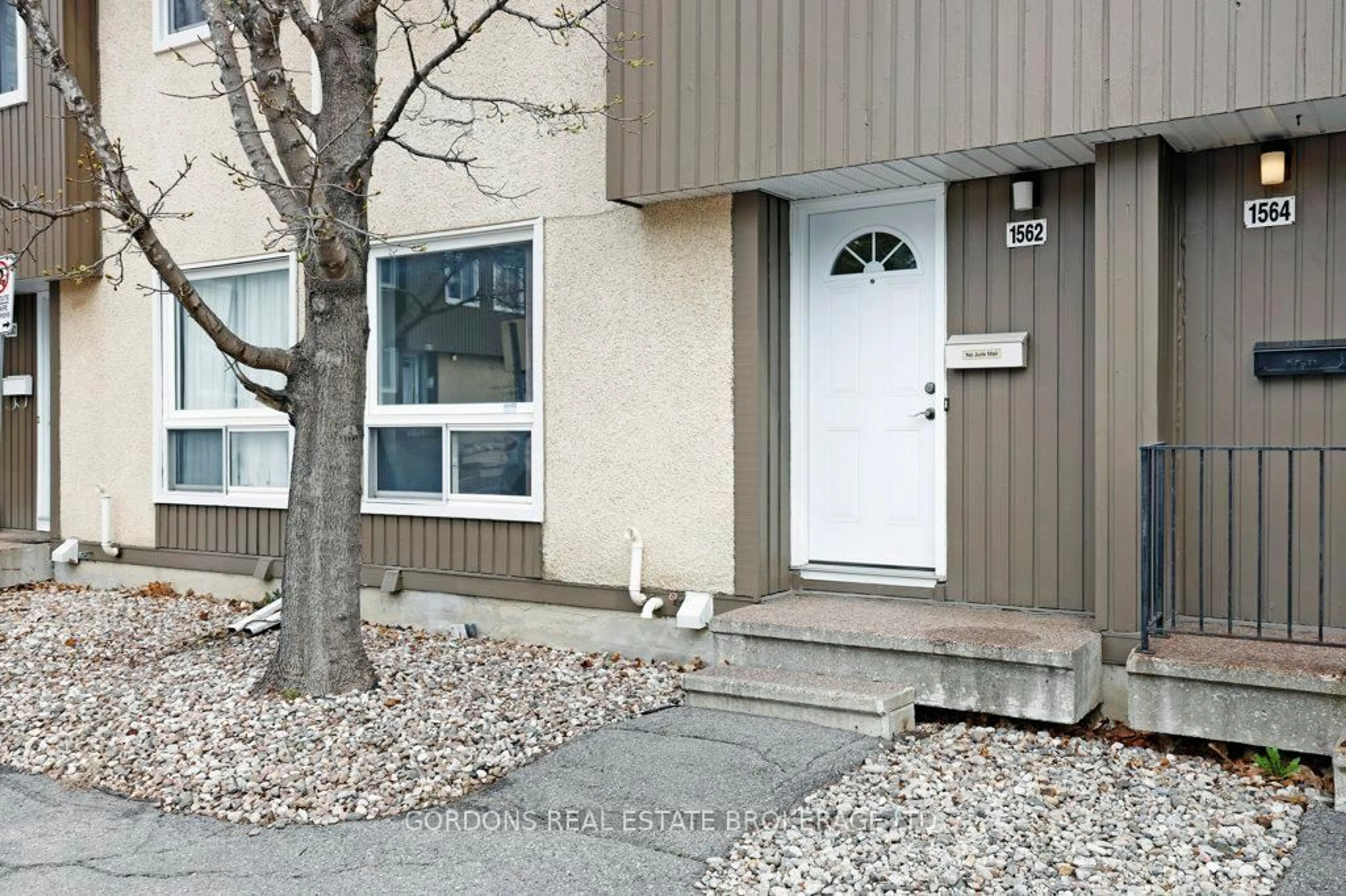 Unknown for 1562 Lassiter Terr, Ottawa Ontario K1J 8N4