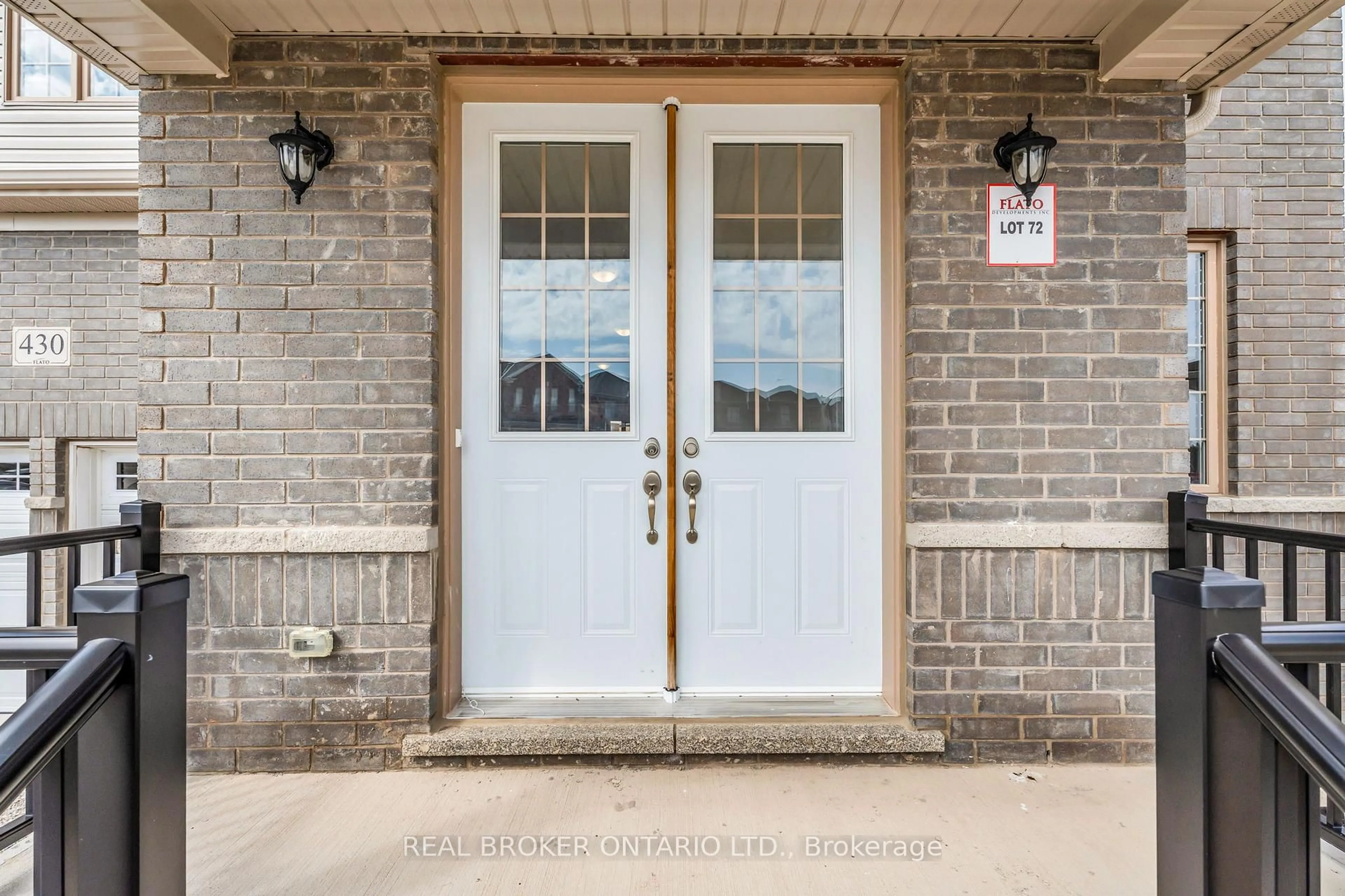 Indoor entryway for 430 VanDusen Ave, Southgate Ontario N0C 1B0