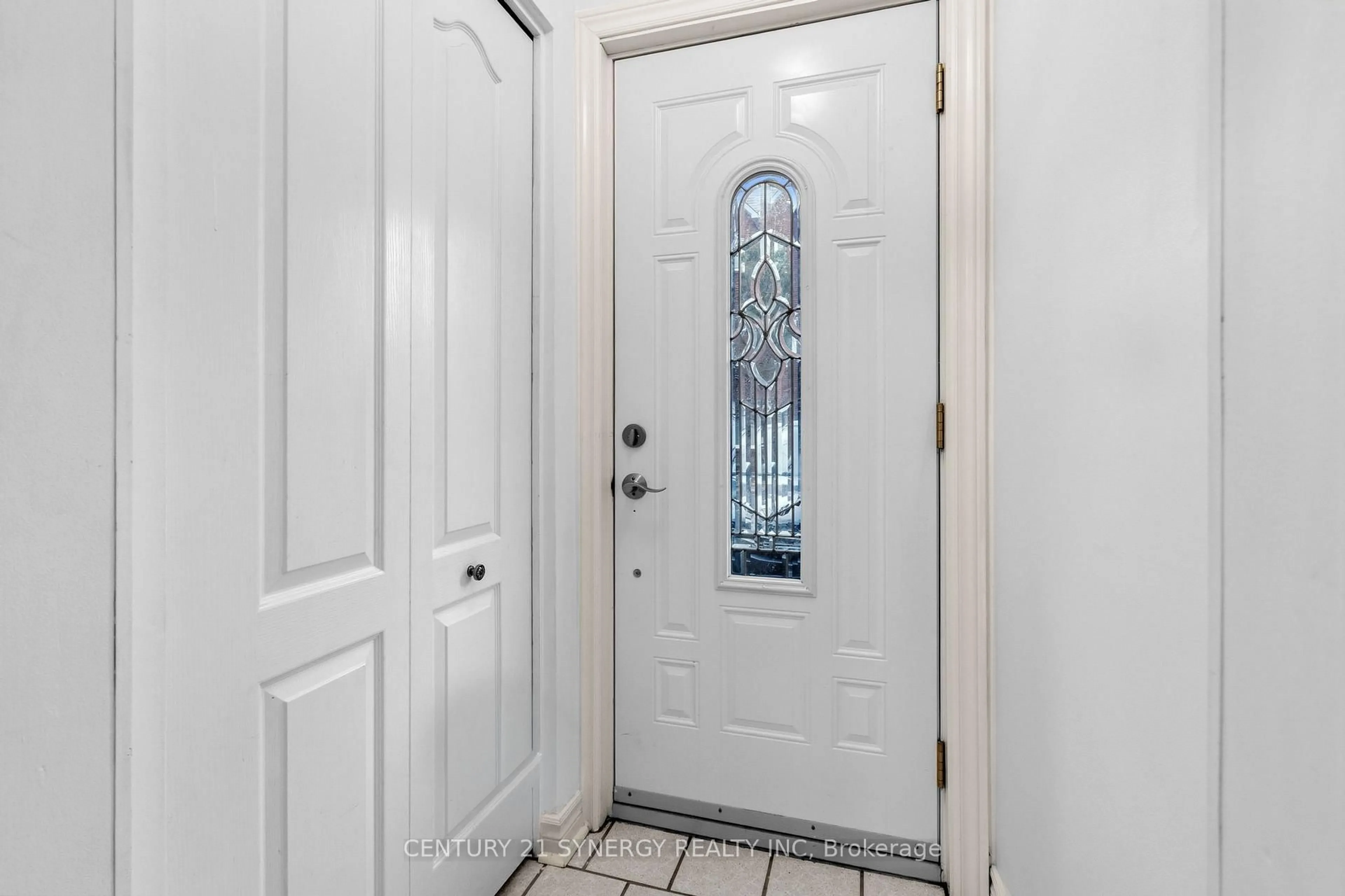 Indoor entryway for 6 Berton Pl, Kanata Ontario K2L 3R8