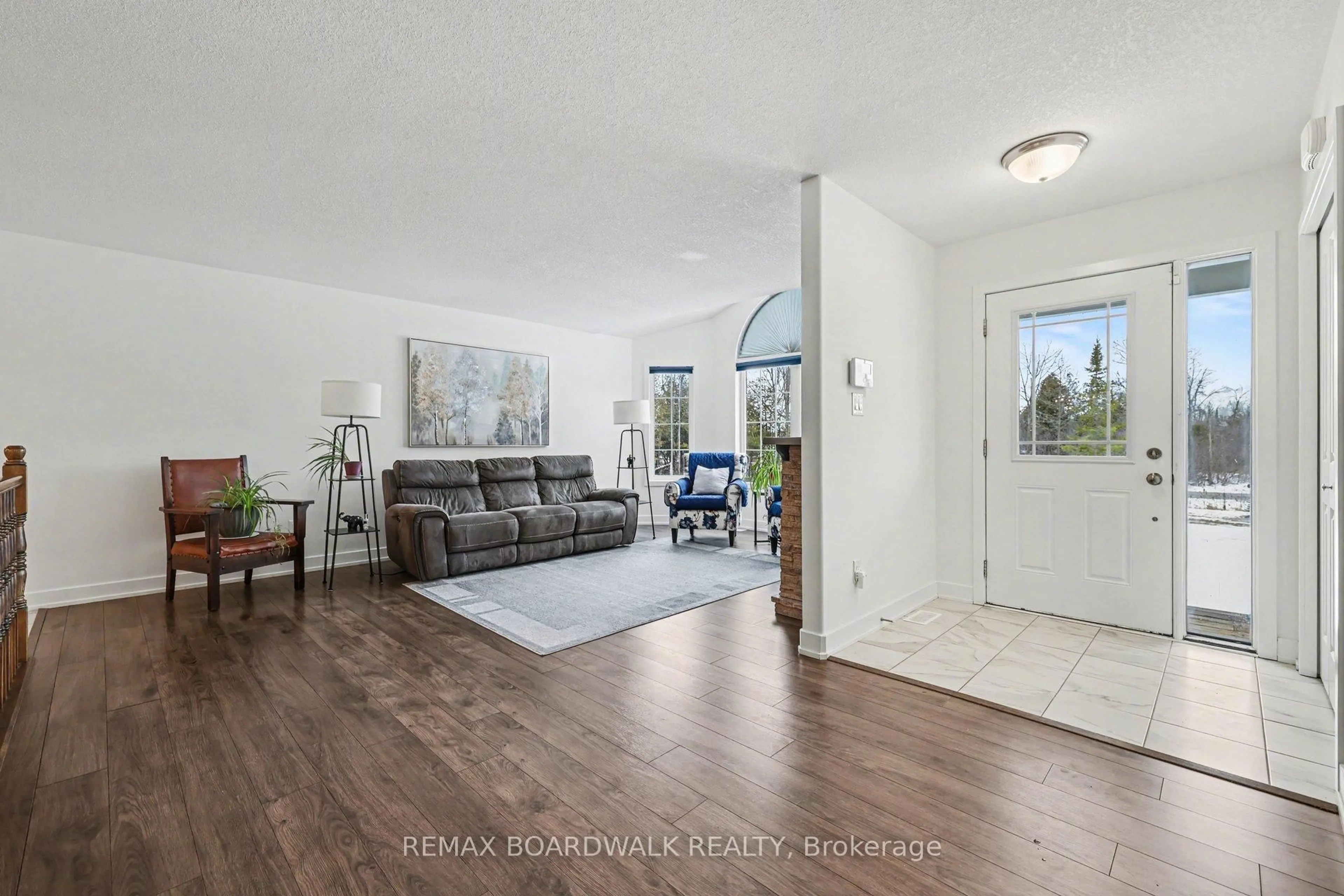 Indoor entryway for 264 Ejs Lane, Smiths Falls Ontario K7A 4S7