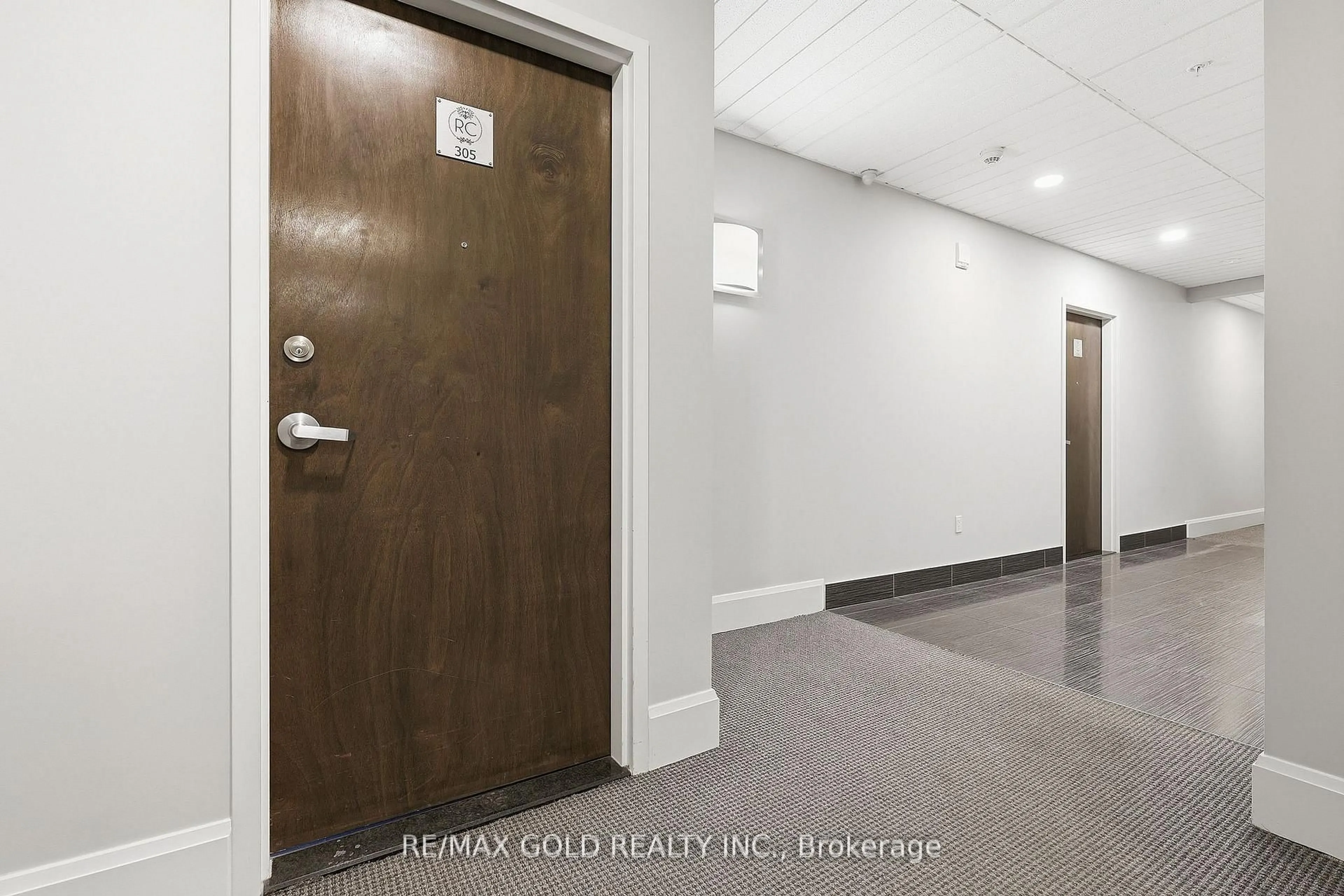 Indoor entryway for 112 King St #305, Hamilton Ontario L8N 1A8