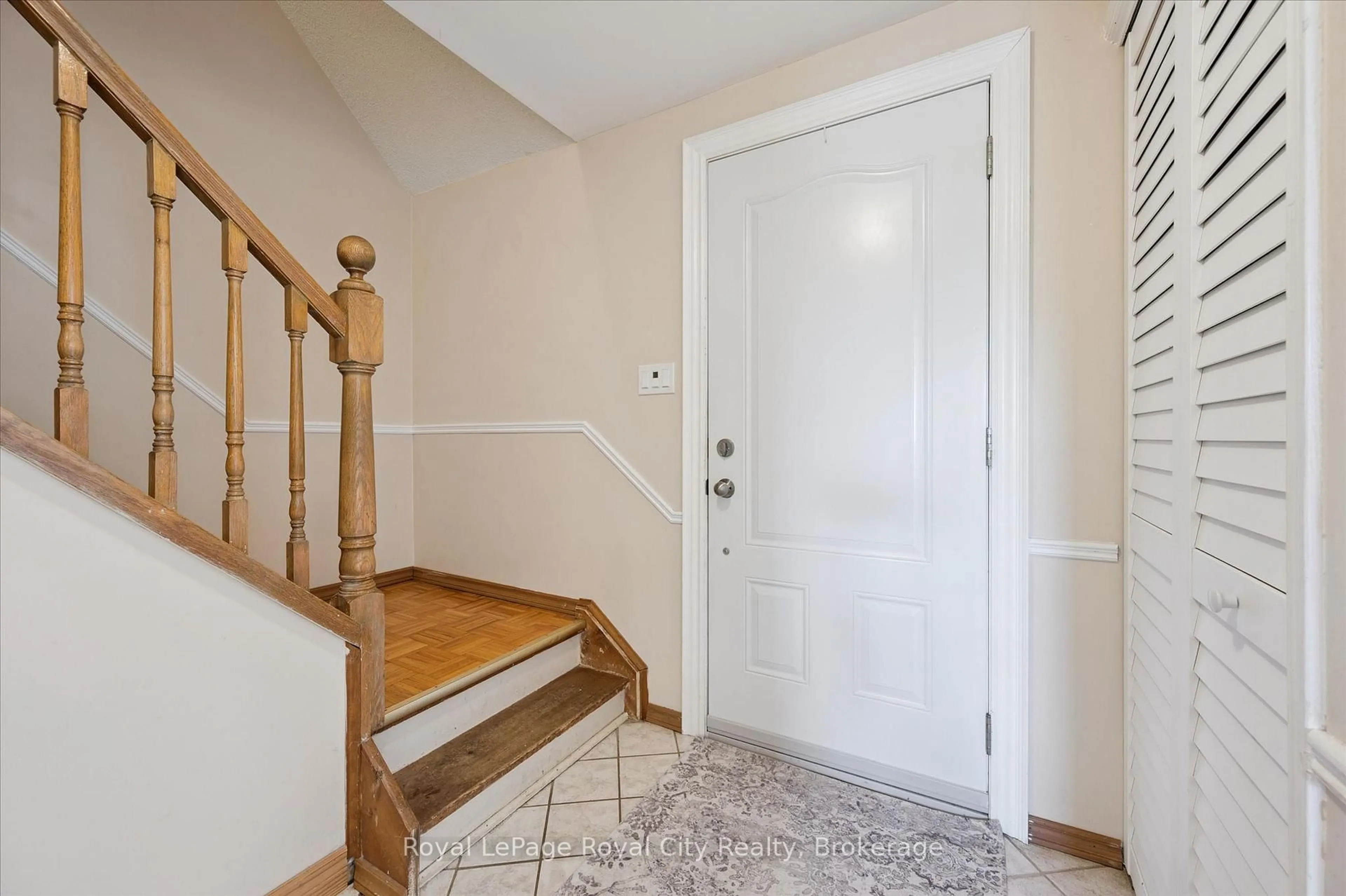 Indoor entryway for 361 Ironwood Rd, Guelph Ontario N1G 3P2
