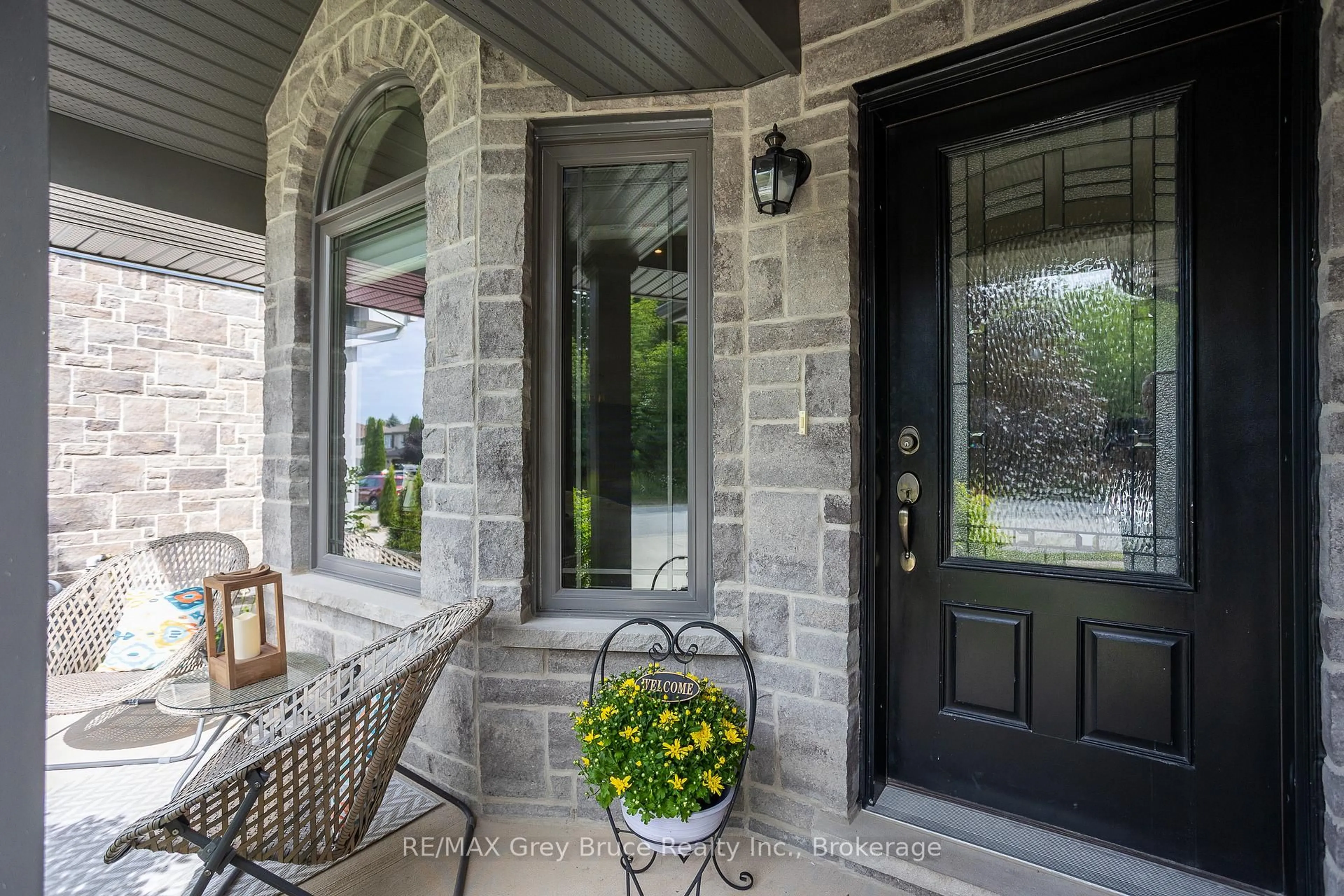 Indoor entryway for 2591 7th Ave, Owen Sound Ontario N4K 6V1