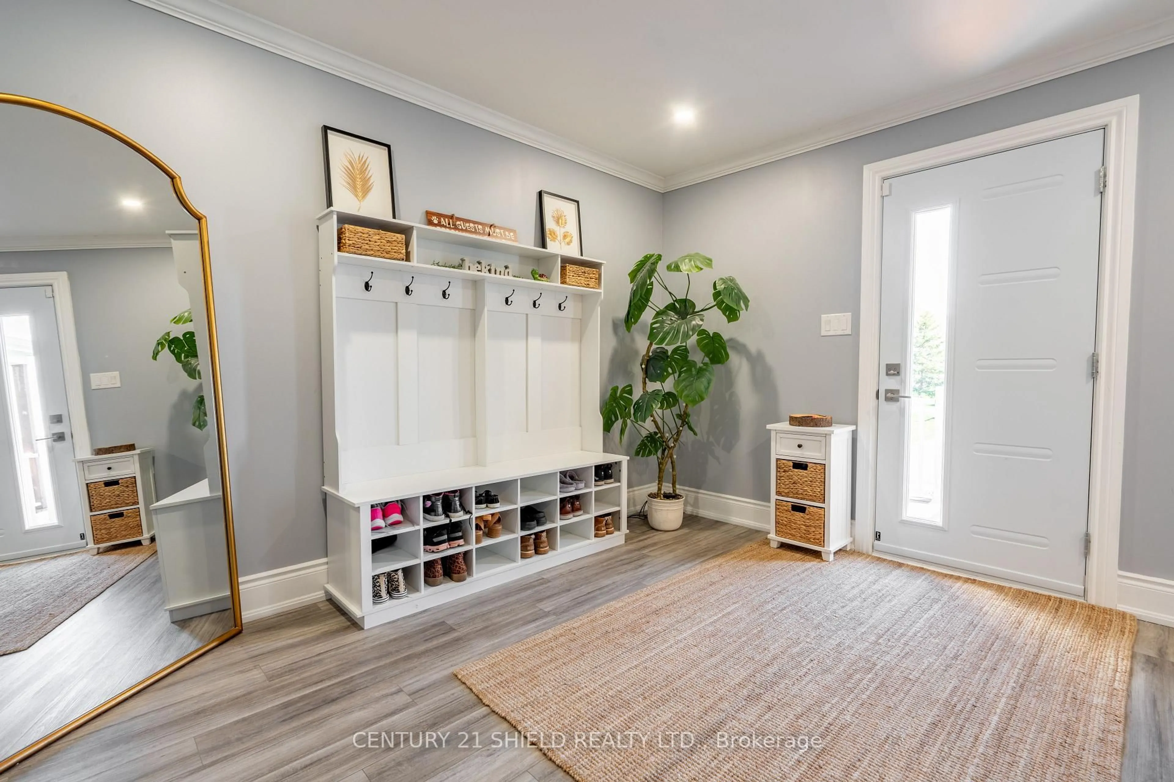 Indoor entryway for 6118 Kraft Rd, South Glengarry Ontario K0C 2E0