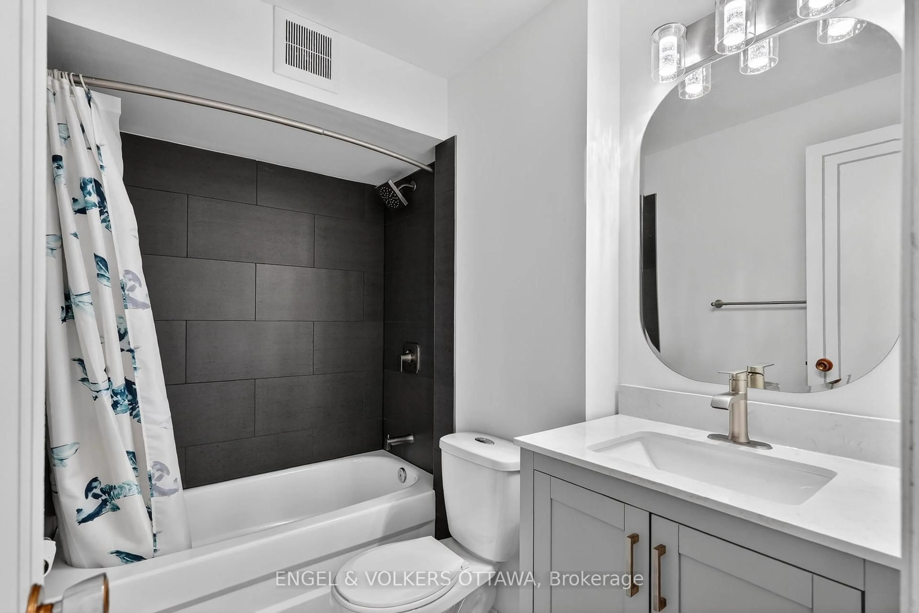 Contemporary bathroom, ceramic/tile floor for 49 Sumac St #9, Ottawa Ontario K1J 7T7
