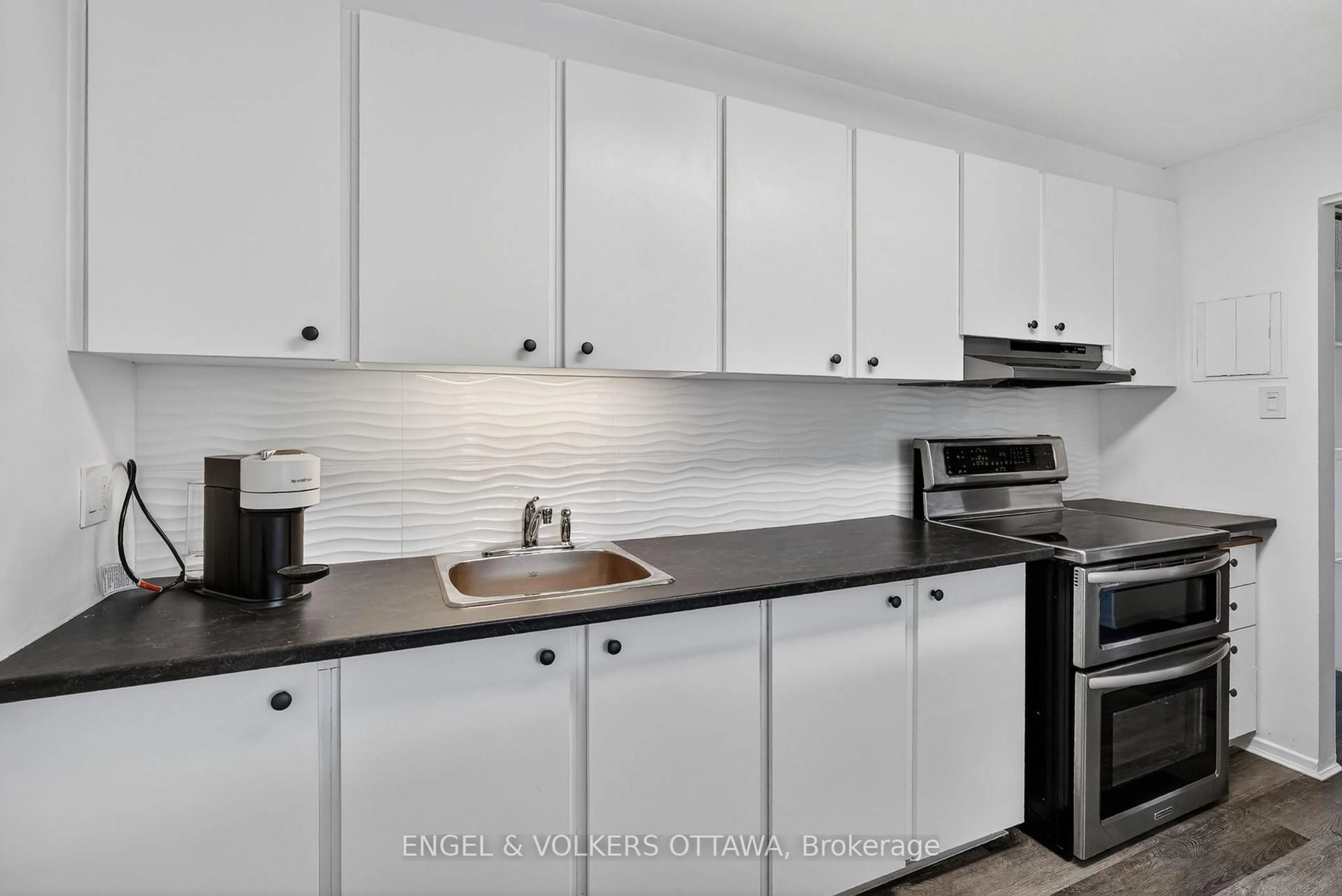 Standard kitchen, ceramic/tile floor for 49 Sumac St #9, Ottawa Ontario K1J 7T7