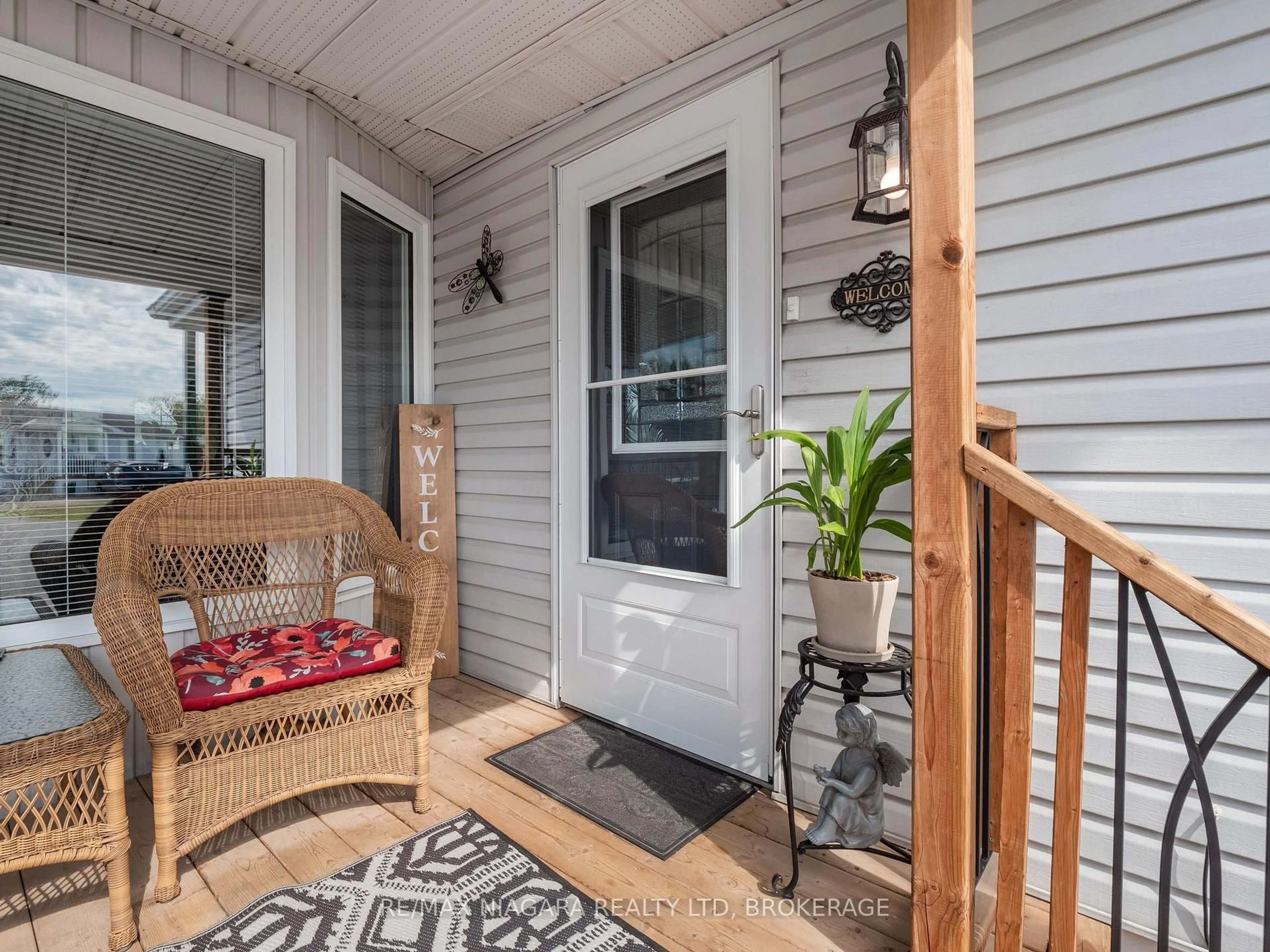 Indoor entryway for 3033 Townline Rd #317, Fort Erie Ontario L0S 1S1
