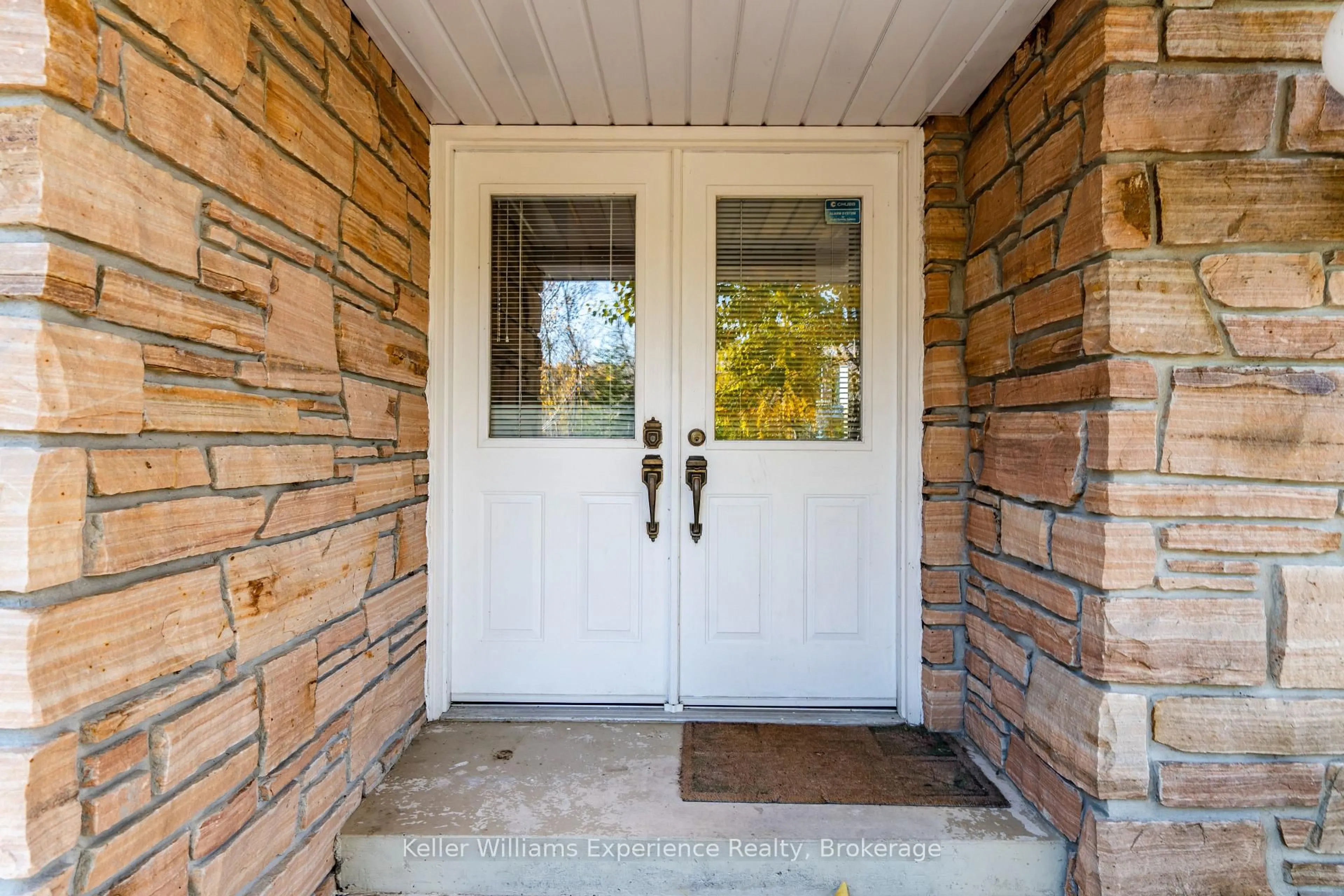 Indoor entryway for 804 Kings Farm Rd, Georgian Bay Ontario L0K 1S0