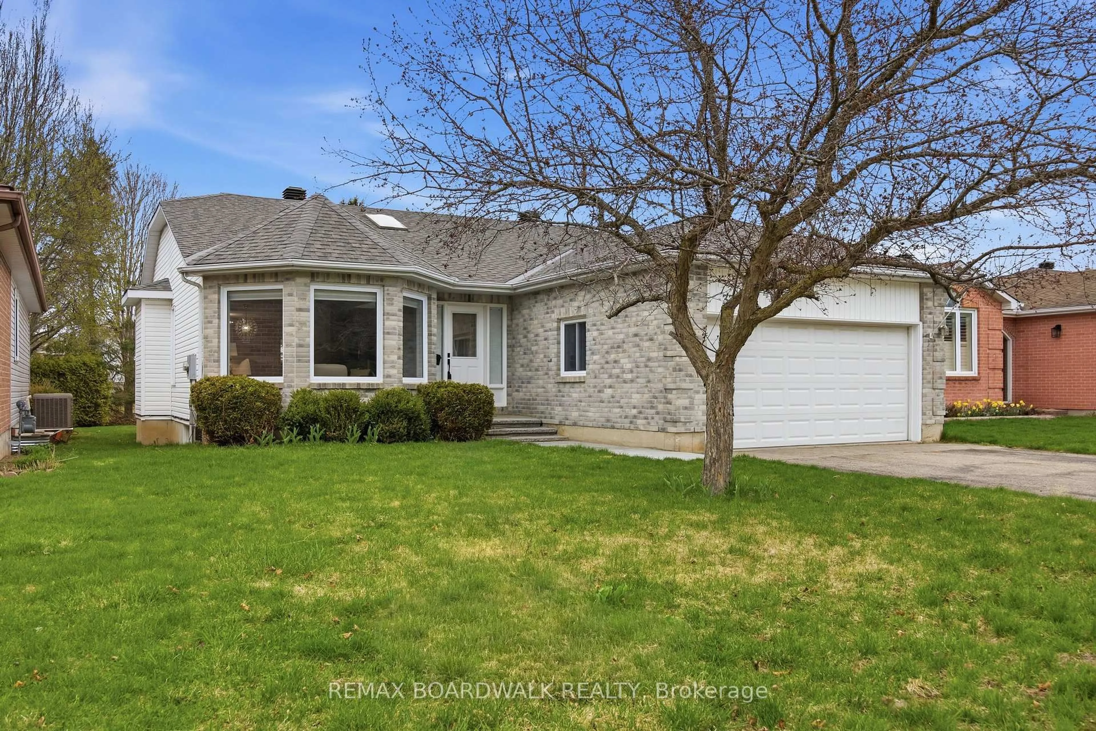 Home with vinyl exterior material, street for 33 Treelawn Blvd, Perth Ontario K7H 3P1