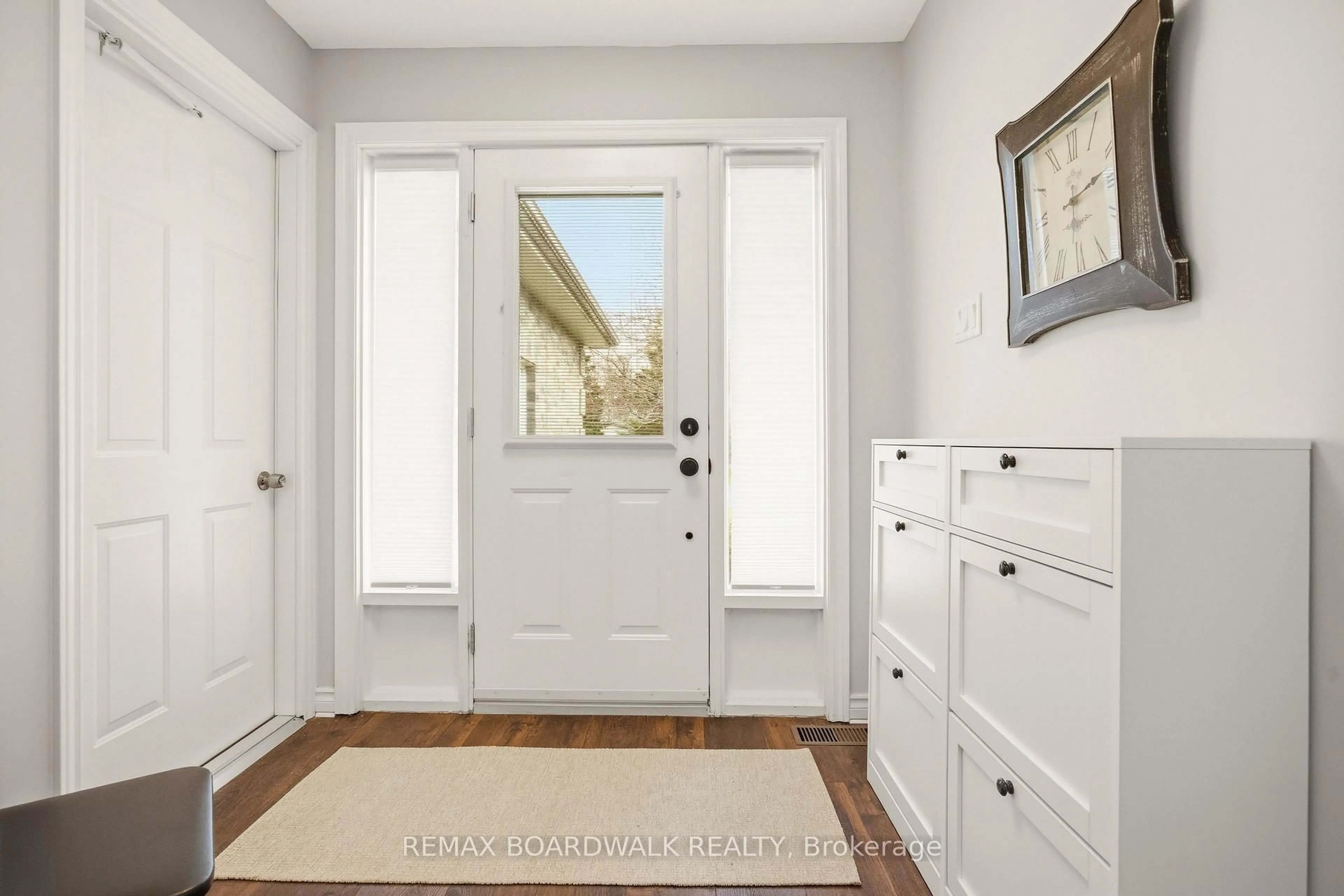 Indoor entryway for 33 Treelawn Blvd, Perth Ontario K7H 3P1