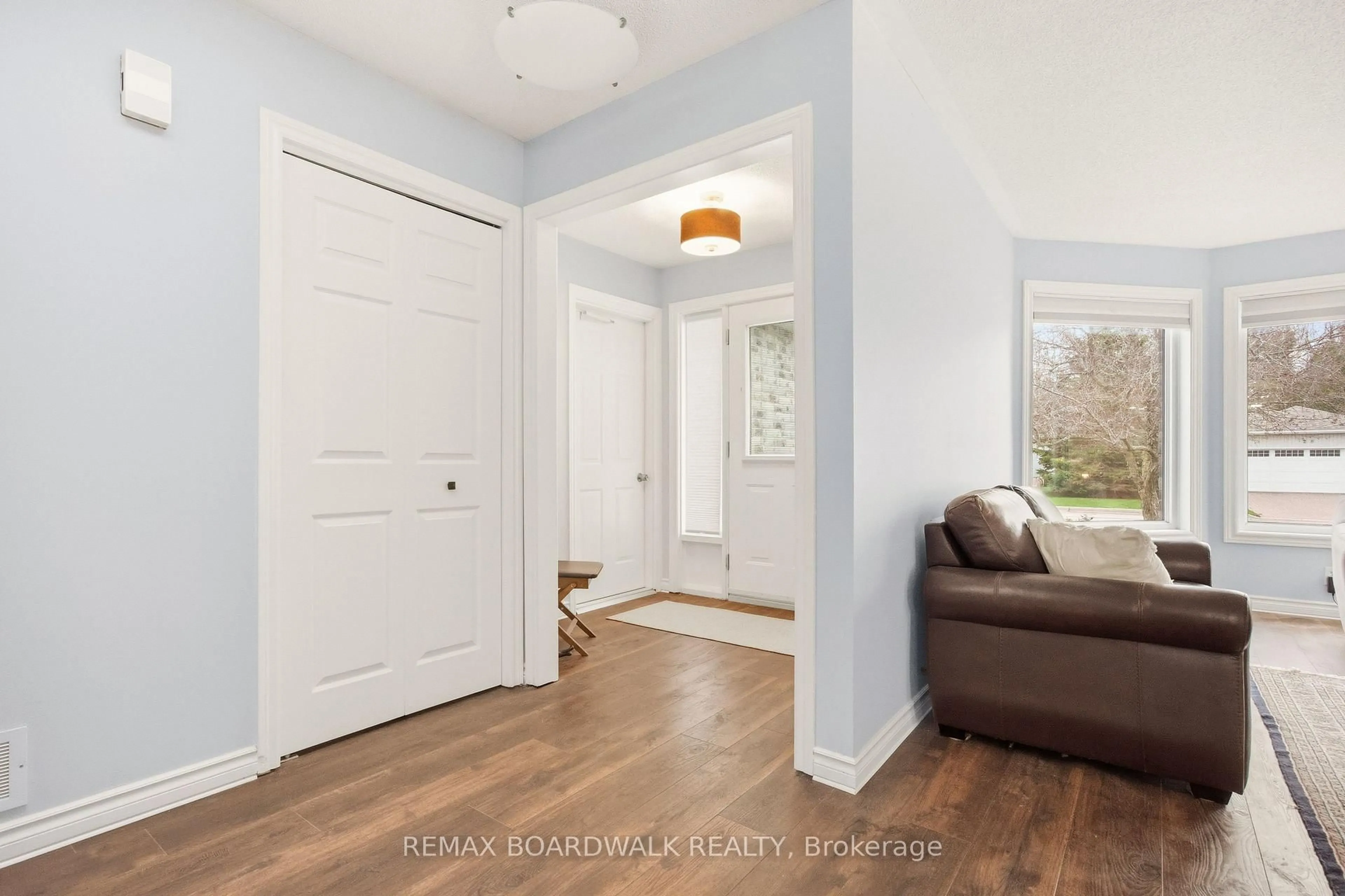 Indoor entryway for 33 Treelawn Blvd, Perth Ontario K7H 3P1