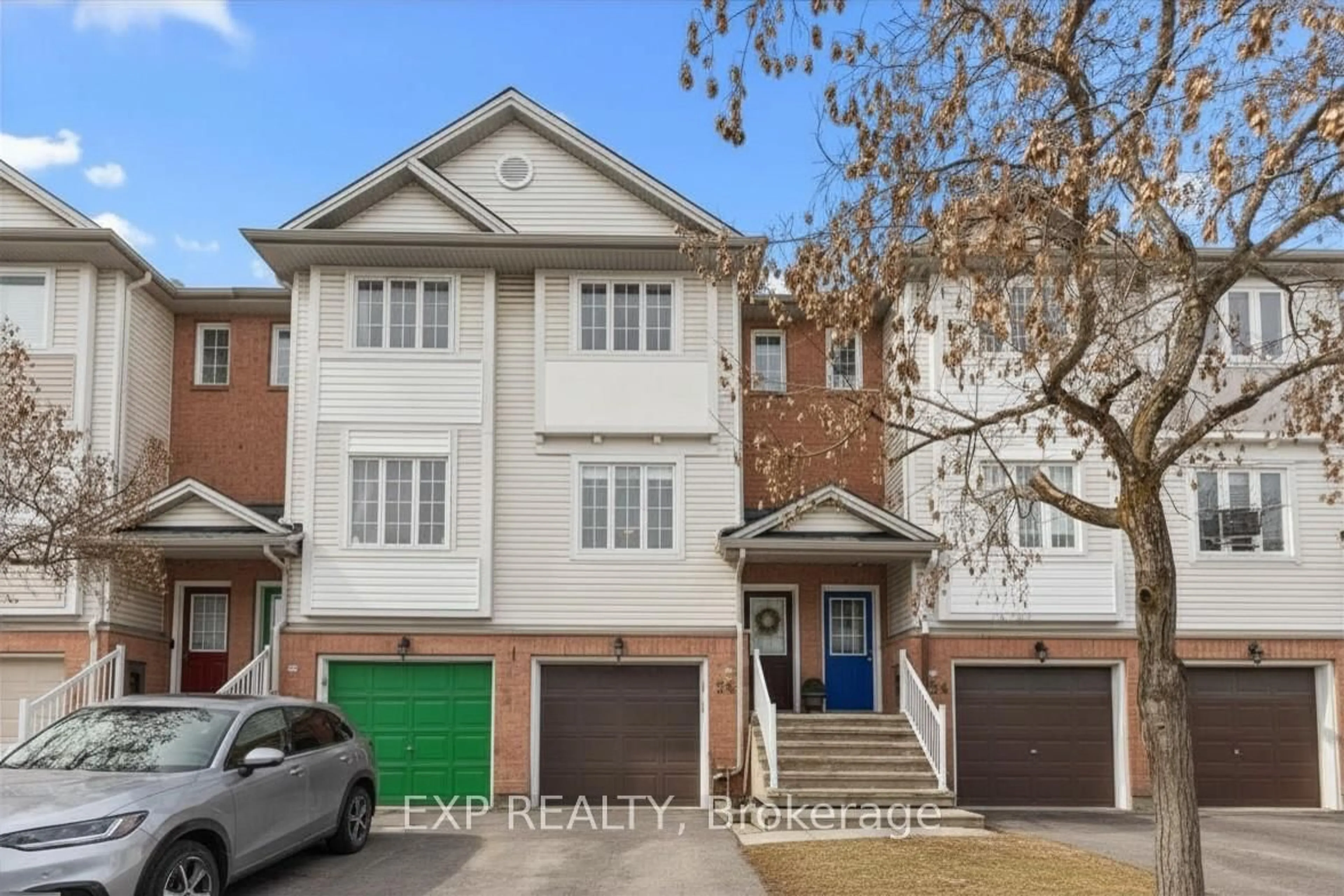 A pic from outside/outdoor area/front of a property/back of a property/a pic from drone, street for 36 Yorkville St, Ottawa Ontario K2C 4B5