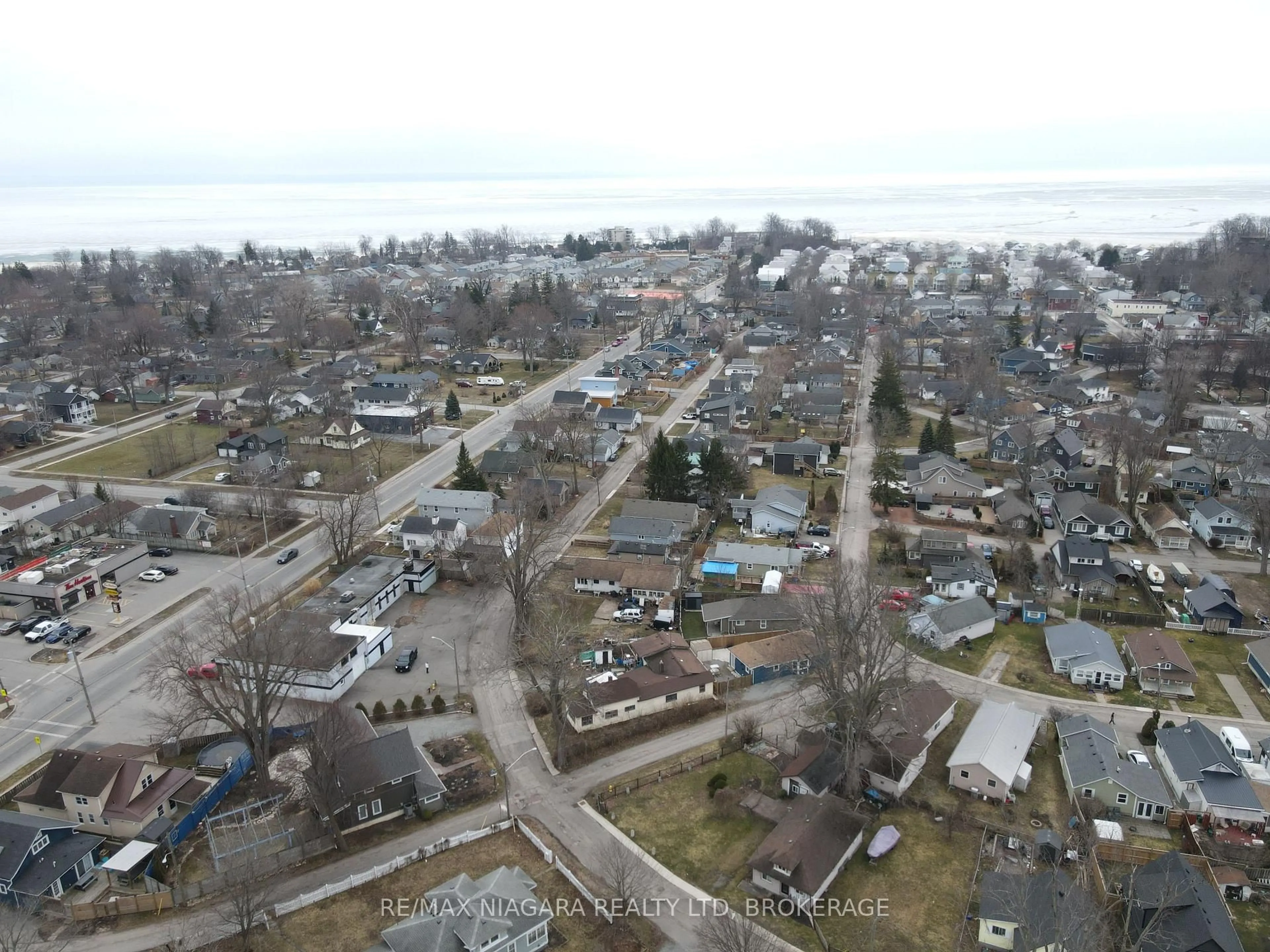 A pic from outside/outdoor area/front of a property/back of a property/a pic from drone, street for 53 Cambridge Rd, Fort Erie Ontario L0S 1B0